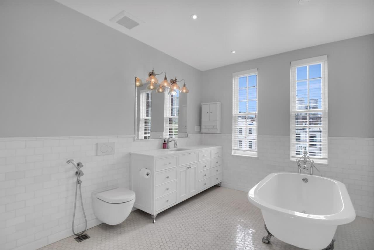 Holiday home 399- Luxury 6br 5baths Townhouse With Garage In Carroll New York
