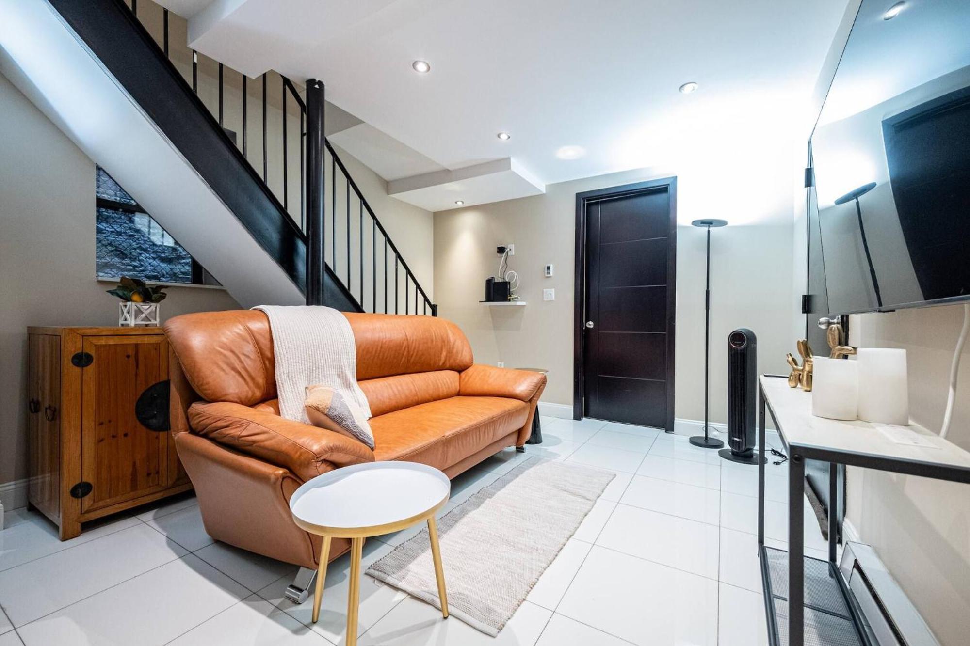 Spacious 4br 2ba Duplex With Private Patio Wd