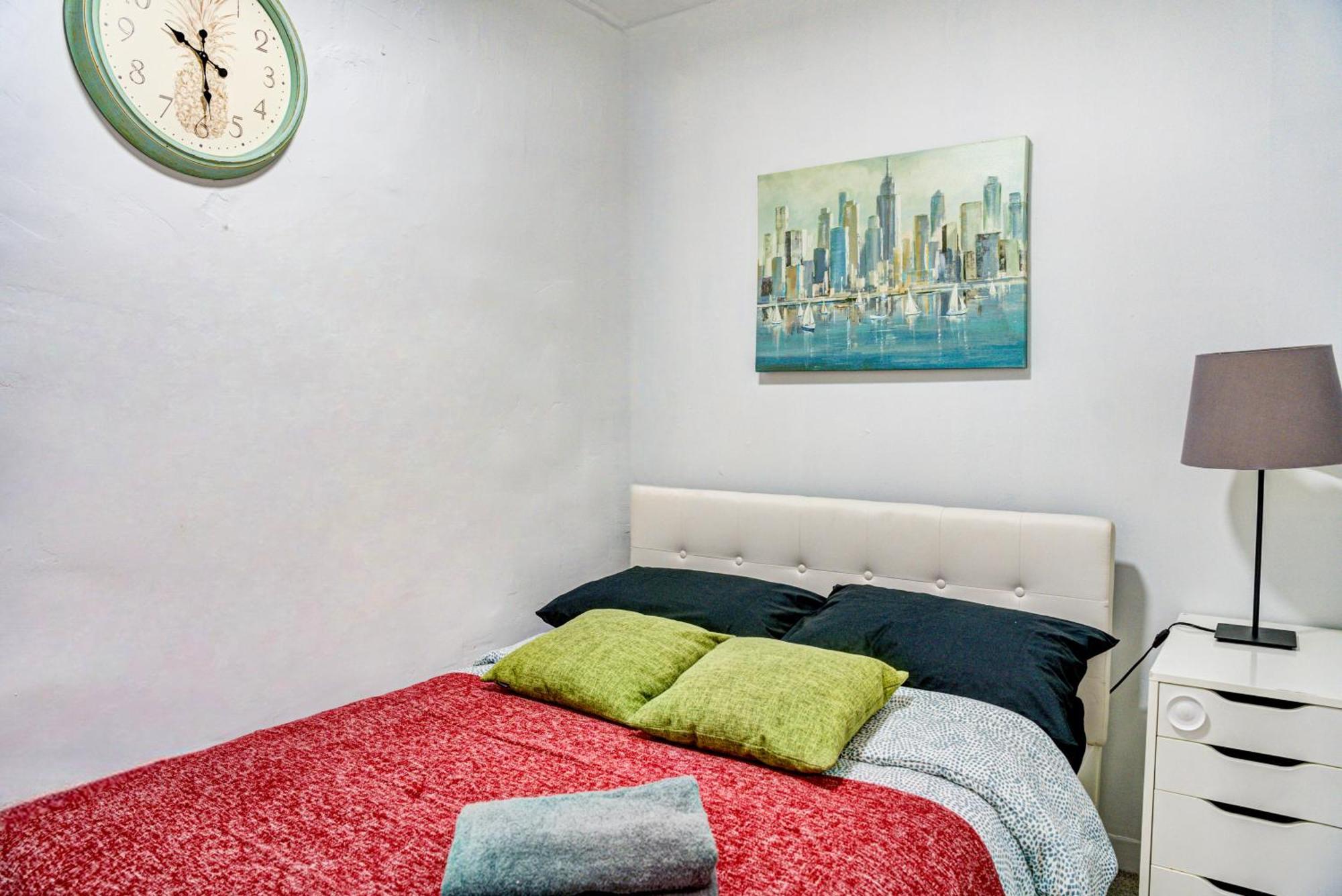 3bd Comfy Unit In Hells Kitchen Apartment New York