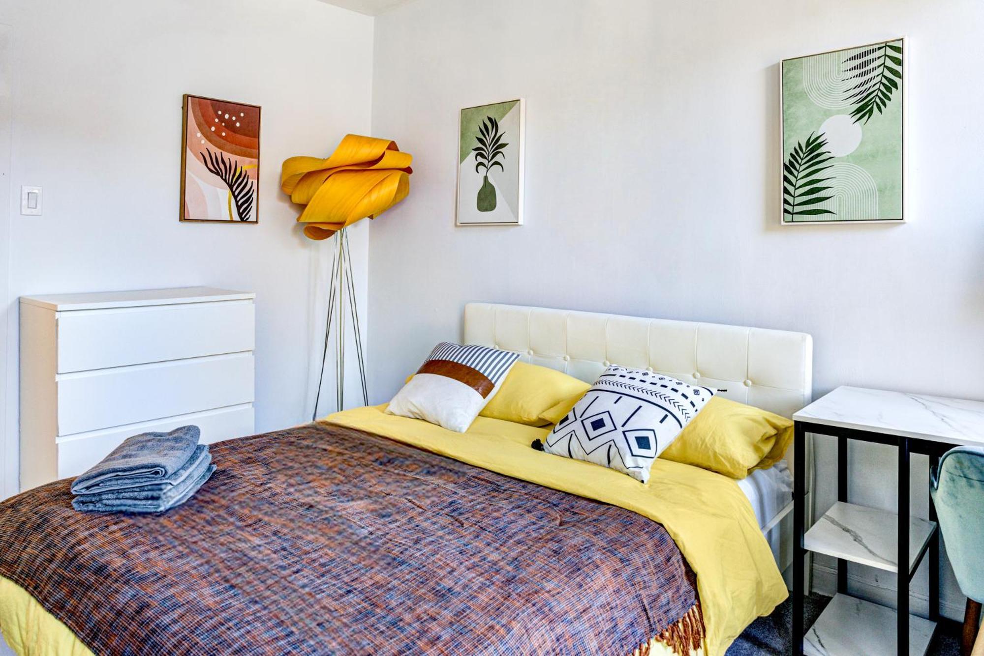 3bd Comfy Unit In Hells Kitchen Apartment