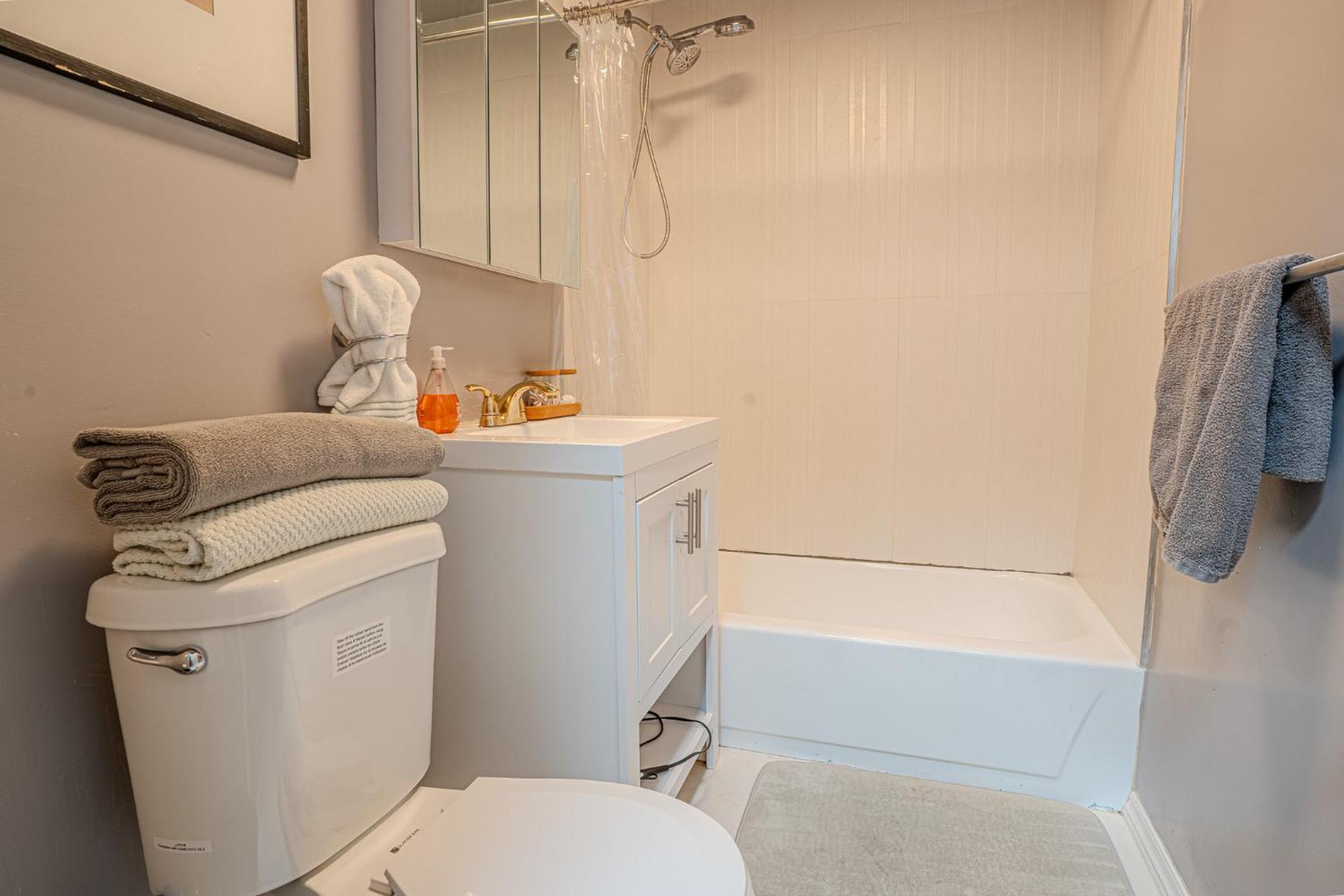 Stylish 3bd Near Empire Apartment