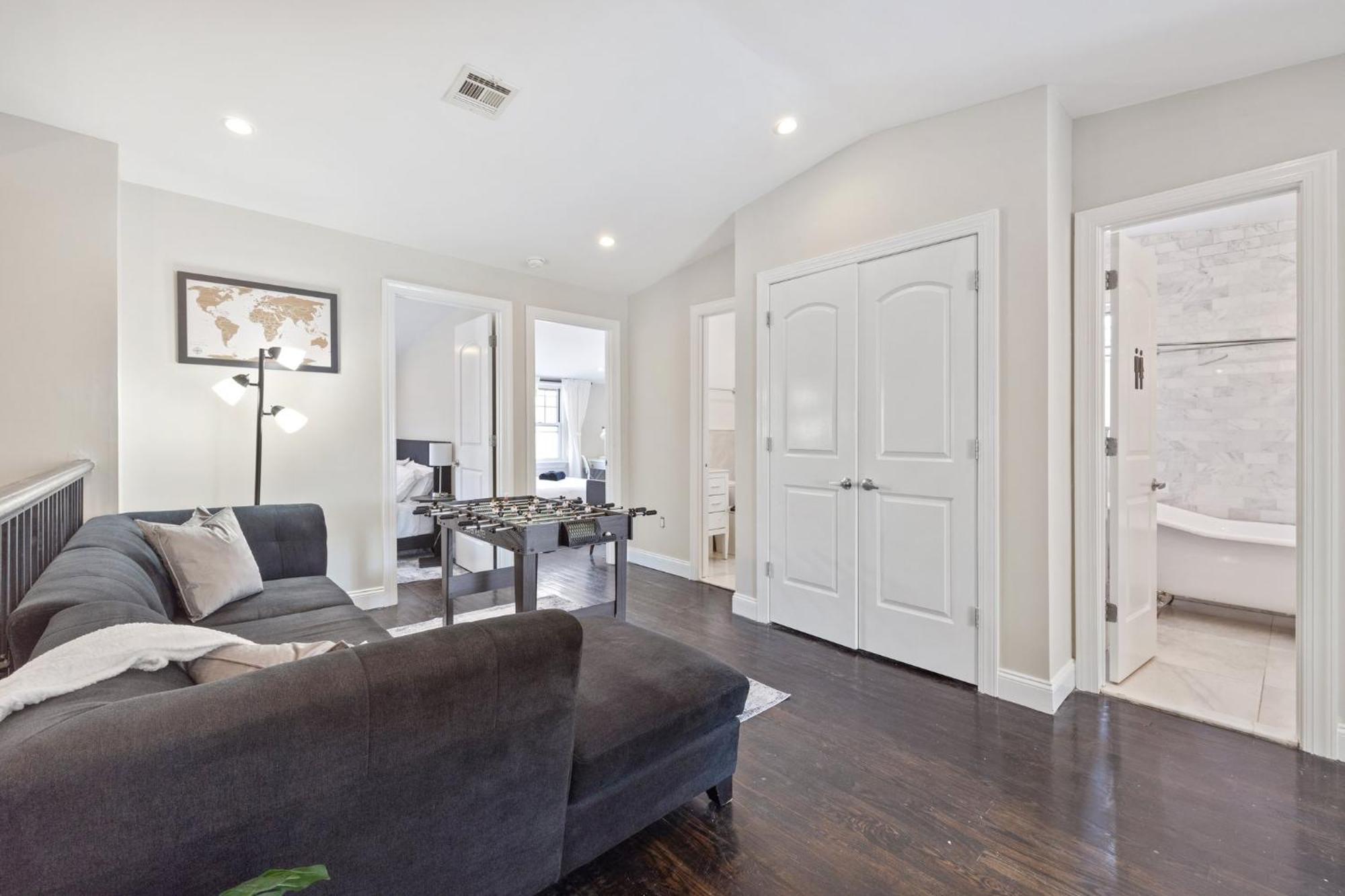 Biggest Duplex 6bd In Bushwick For 16 Guests *