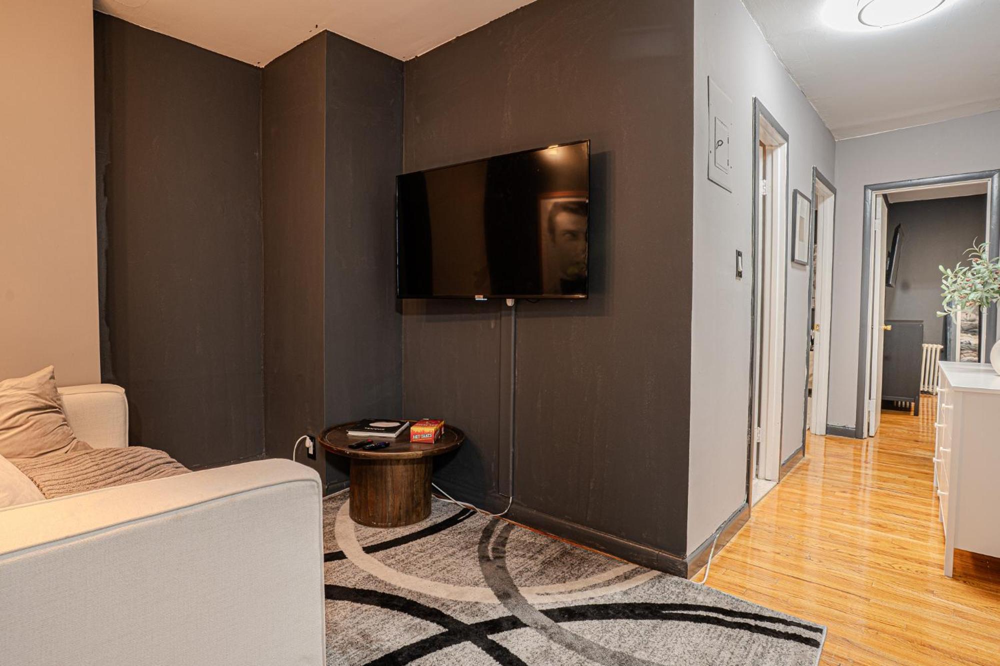 Stylish 3bd Near Empire