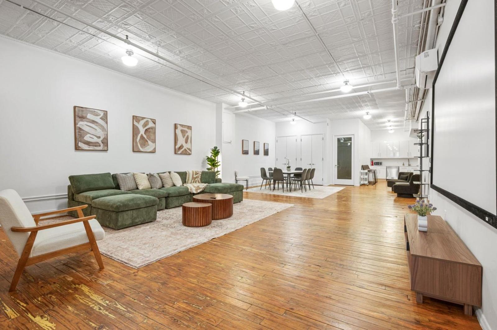 Massive Soho Loft 4 Bedrooms 2 Bath 7 Beds New York