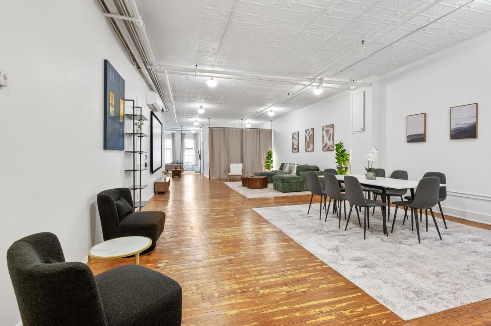 Massive Soho Loft 4 Bedrooms 2 Bath 7 Beds * New York
