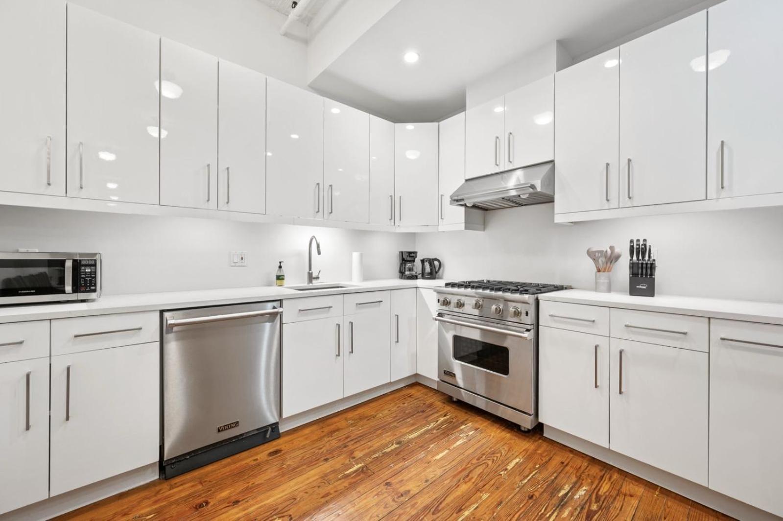 Massive Soho Loft 4 Bedrooms 2 Bath 7 Beds * New York