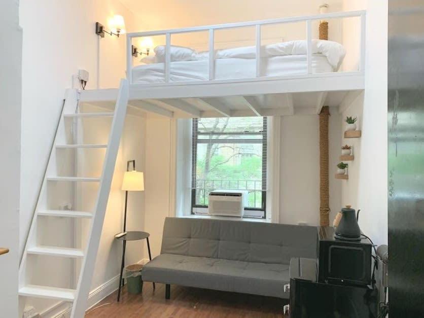 Inn Private With Shared Bath On Union Square 11 *