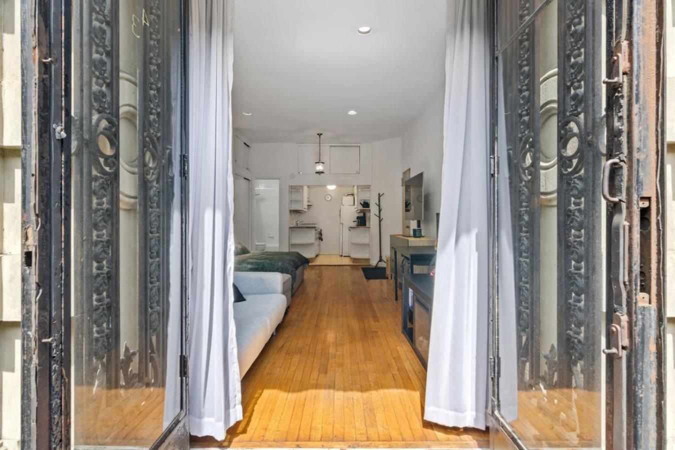 Apartment Stylish In Park Location Ever