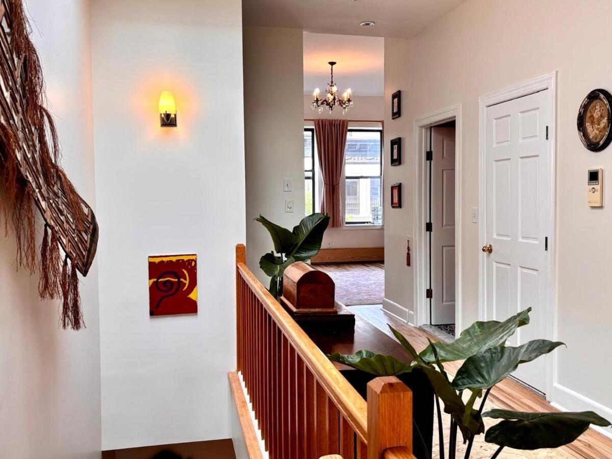 Private Spacious With 2 Bedrooms 2 Bathroomss And A Deck * New York