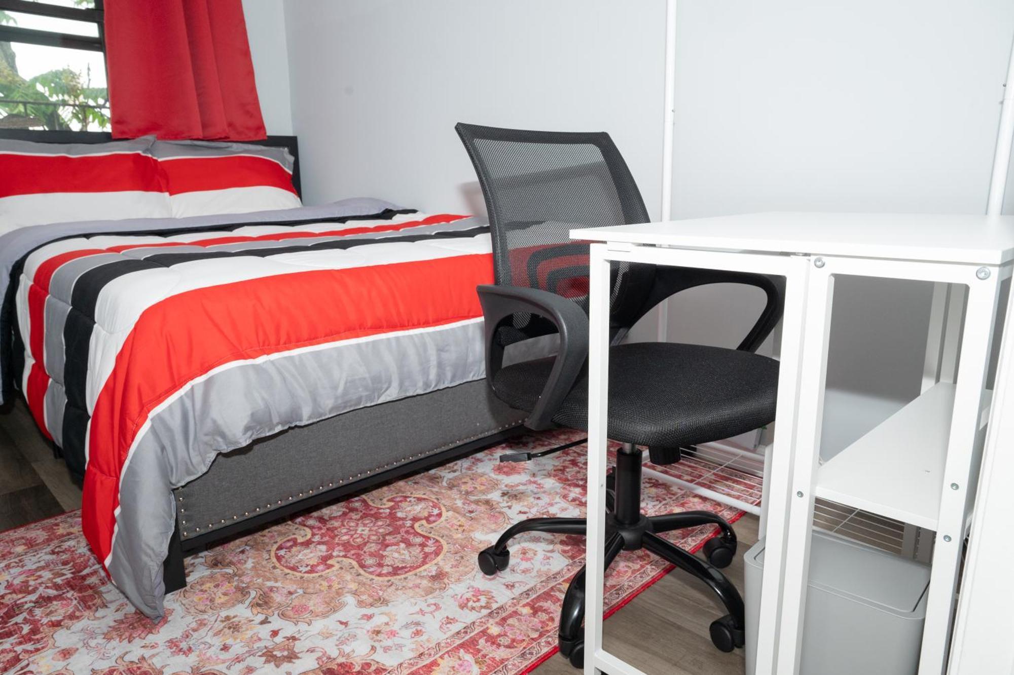 Séjour chez l'habitant Ruby At Brighton 2-min Walk To Ocean & Subway Chic