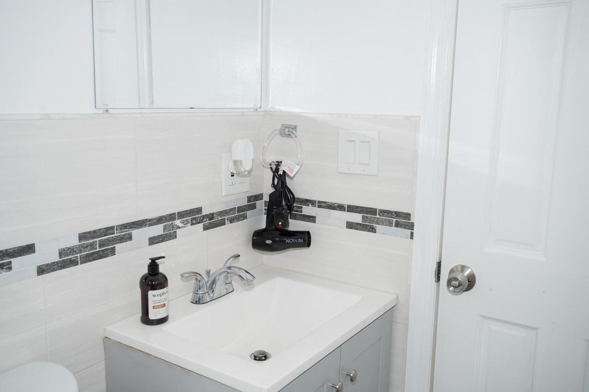 Ruby At Brighton 2-min Walk To Ocean & Subway Chic Homestay New York