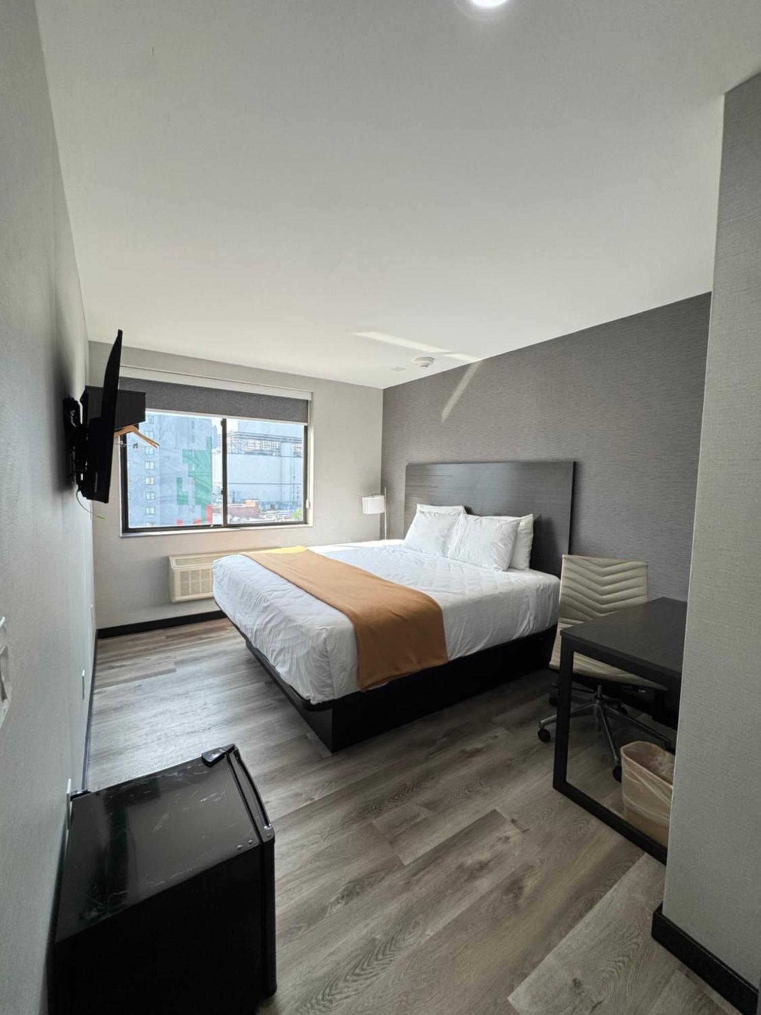 The - Long Island 3* New York