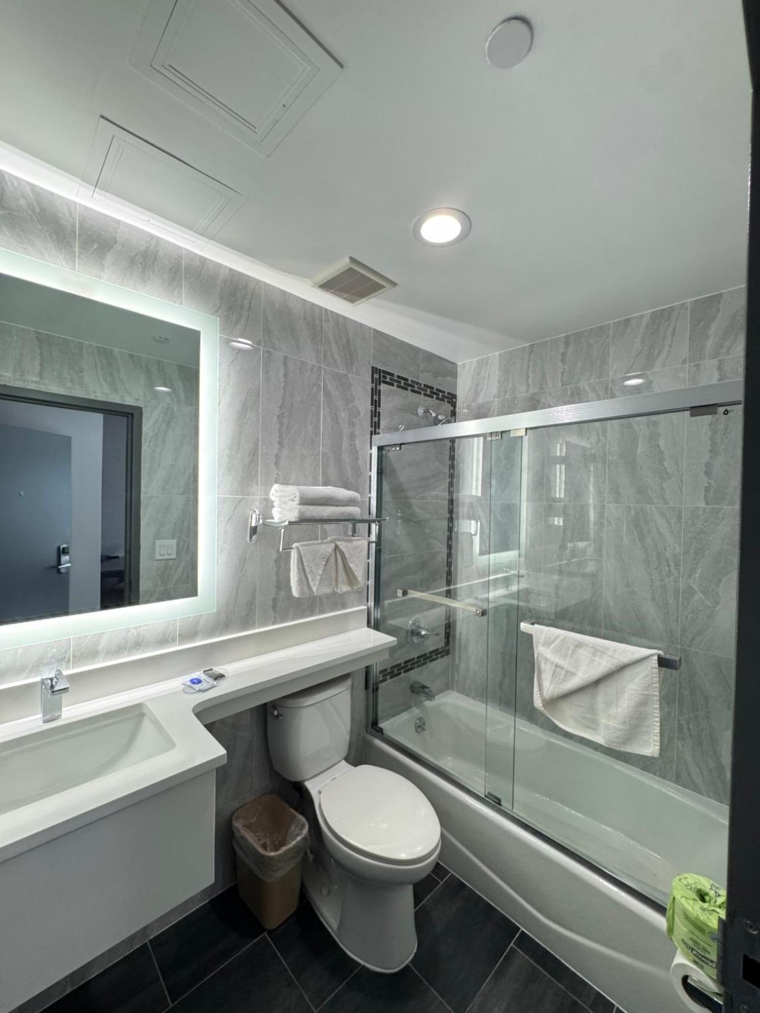 The - Long Island Hotel 3*