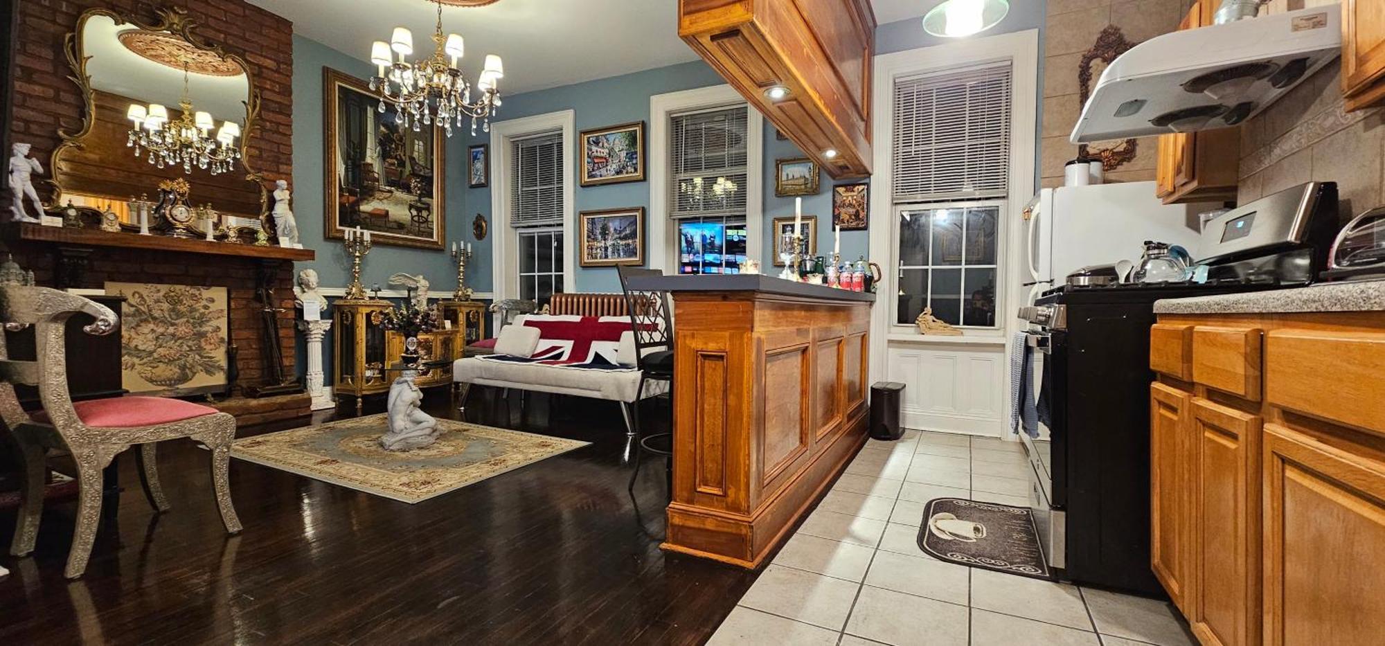 Luxurious At Colonial Townhouse