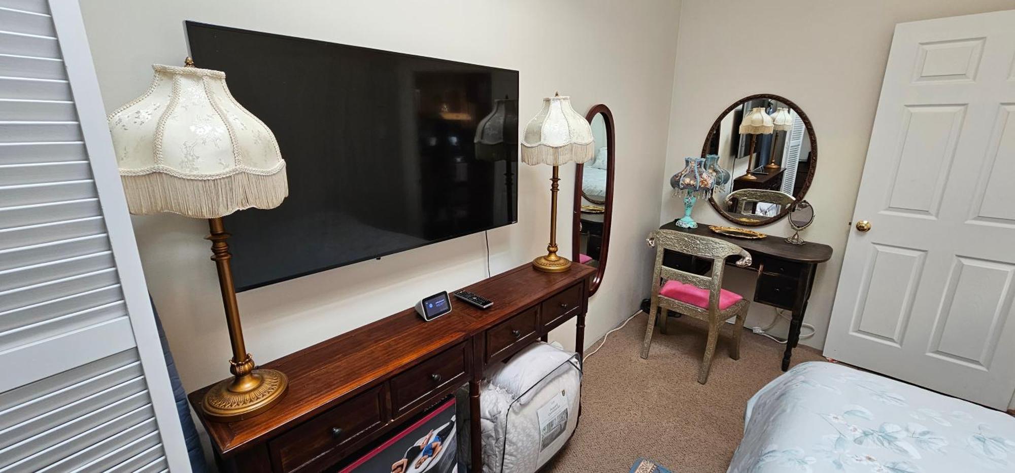 Luxurious At Colonial Townhouse Apartment