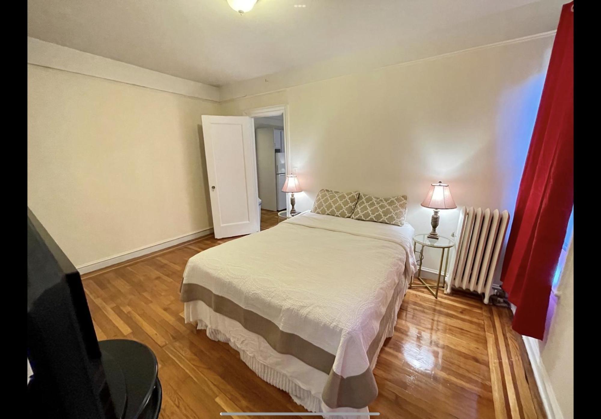 One Bedroom By Month Next To Bronx Zoo Apartment New York