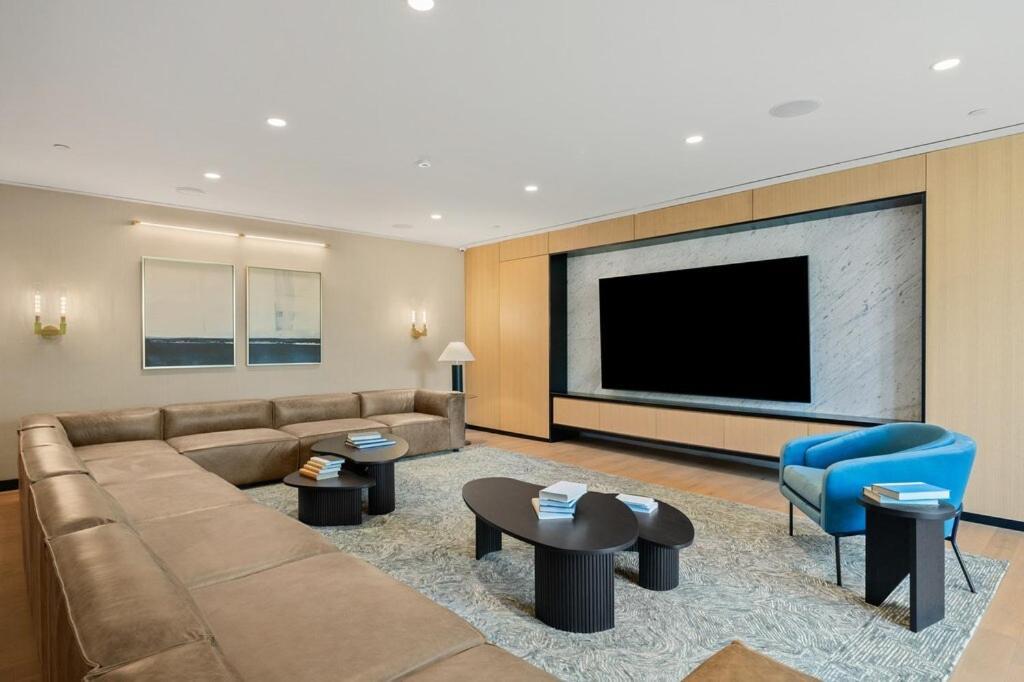 Sleek And Stylish Studio, Luxe Perks In Prime Spot Appartement New York