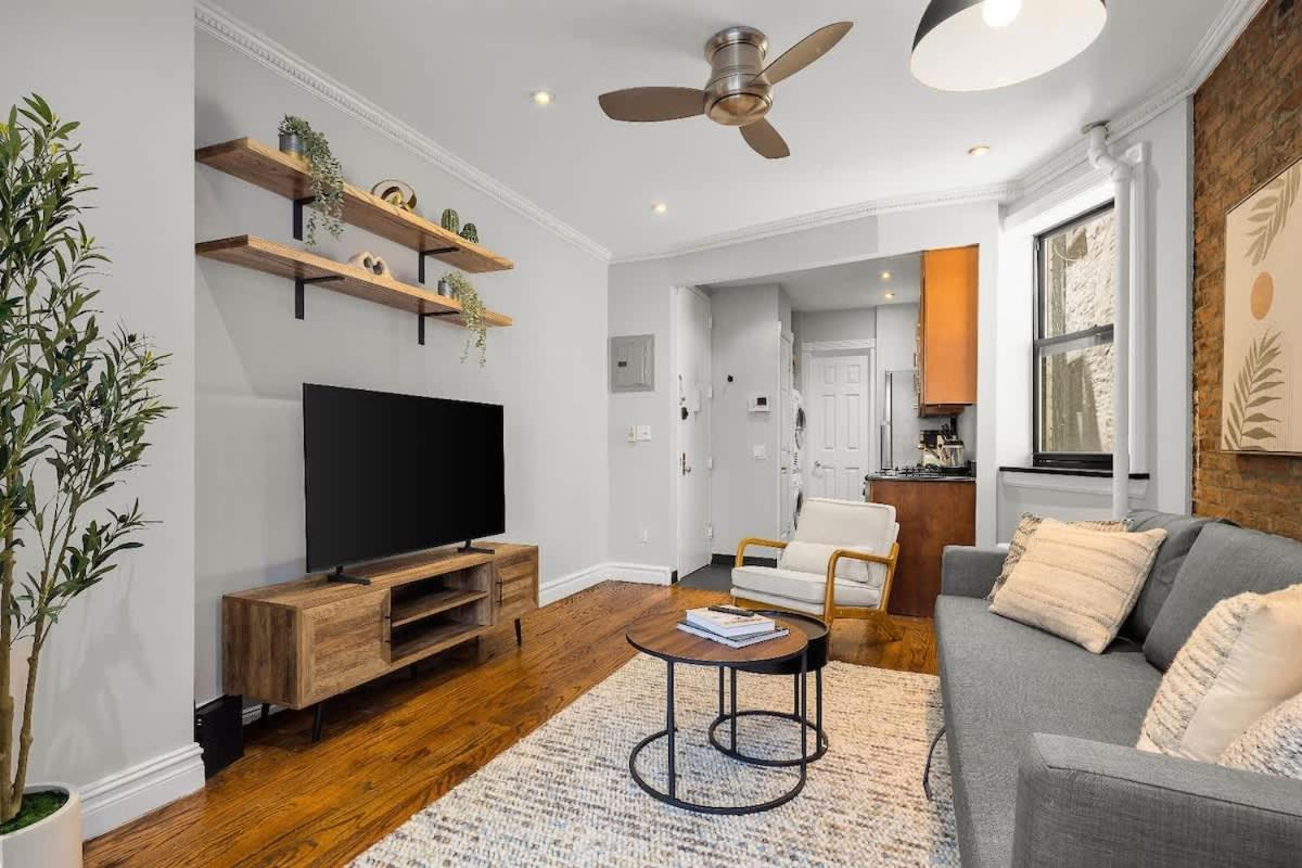 Stylish In Trendy East Village Apartment *
