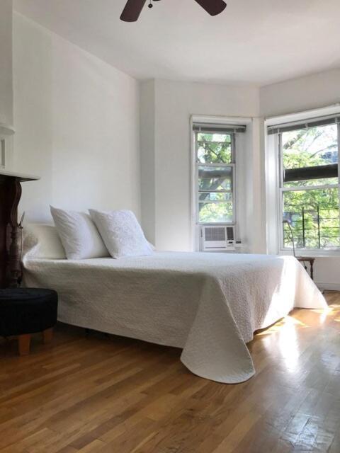 Serene Brooklyn Escape Near Cafes & Park, Sleeps 5 *