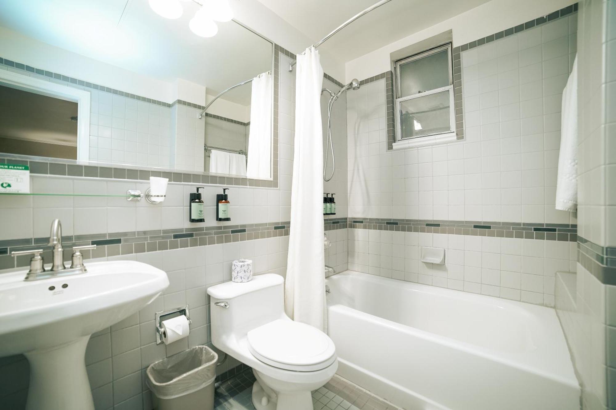 Stanford Hotel 3*