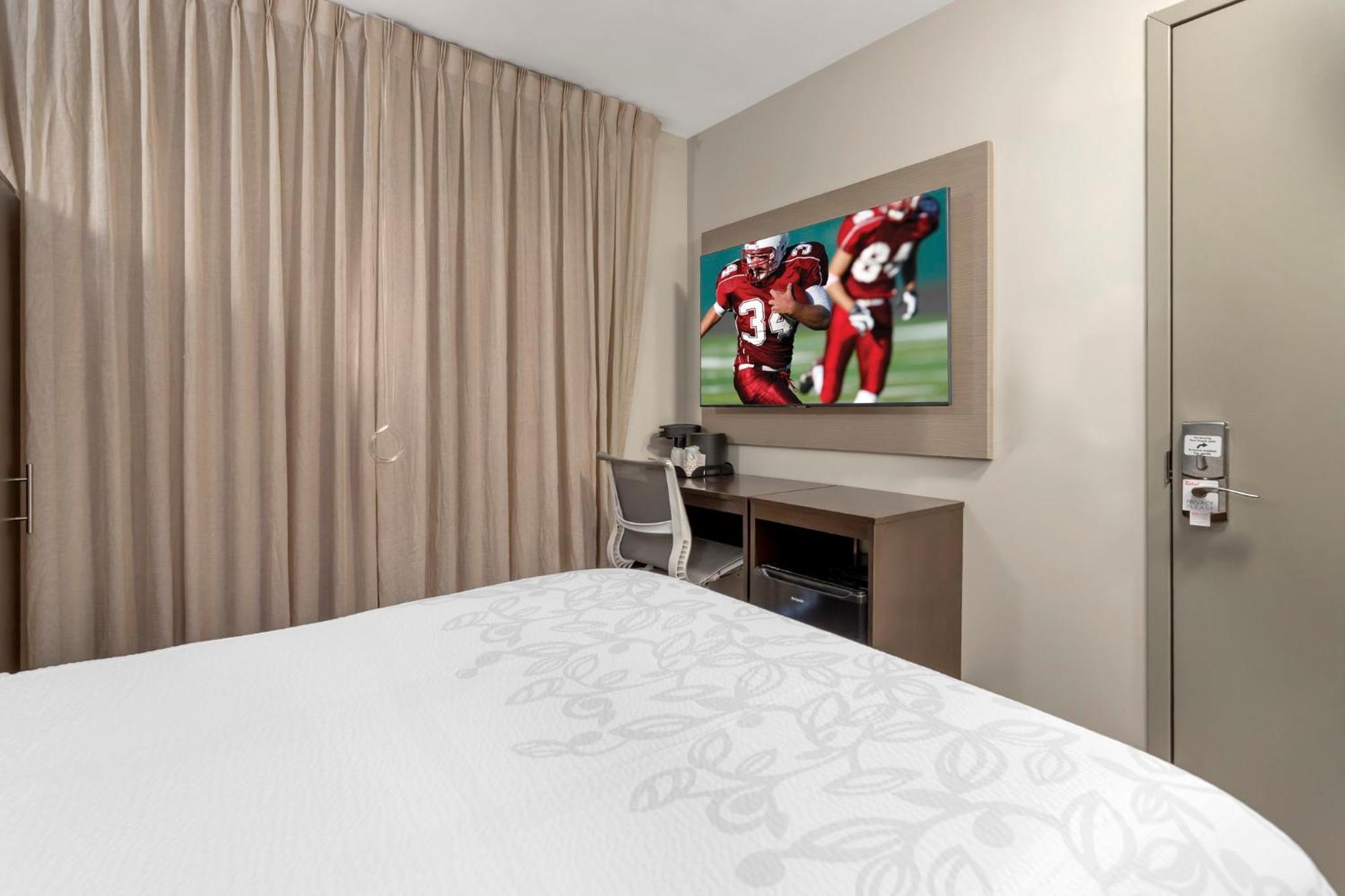 Red Roof Brooklyn - 3rd Ave