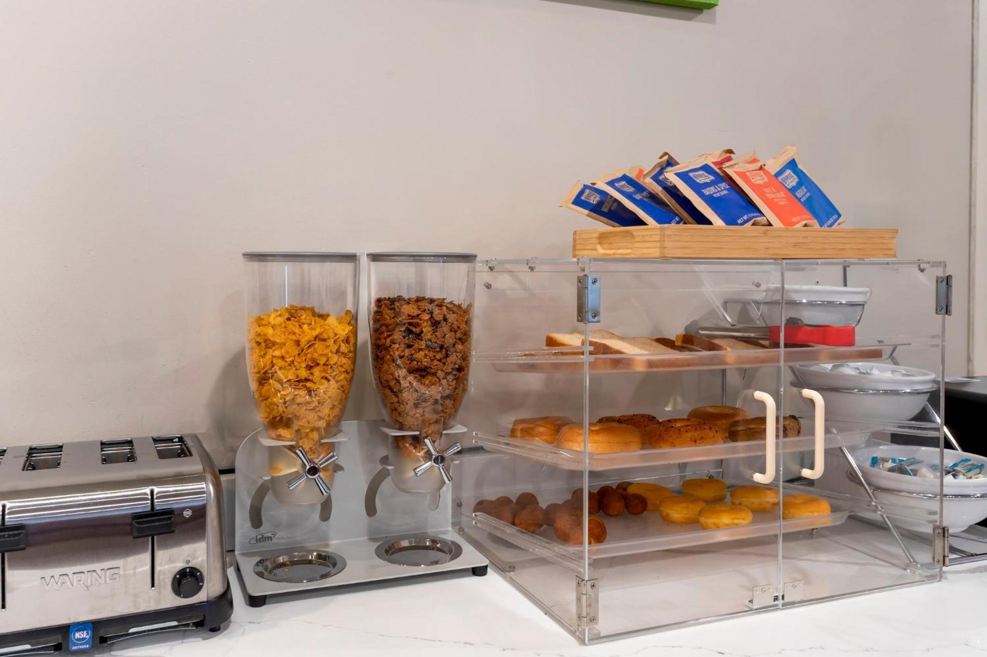 Red Roof Brooklyn - 3rd Ave Hotel New York