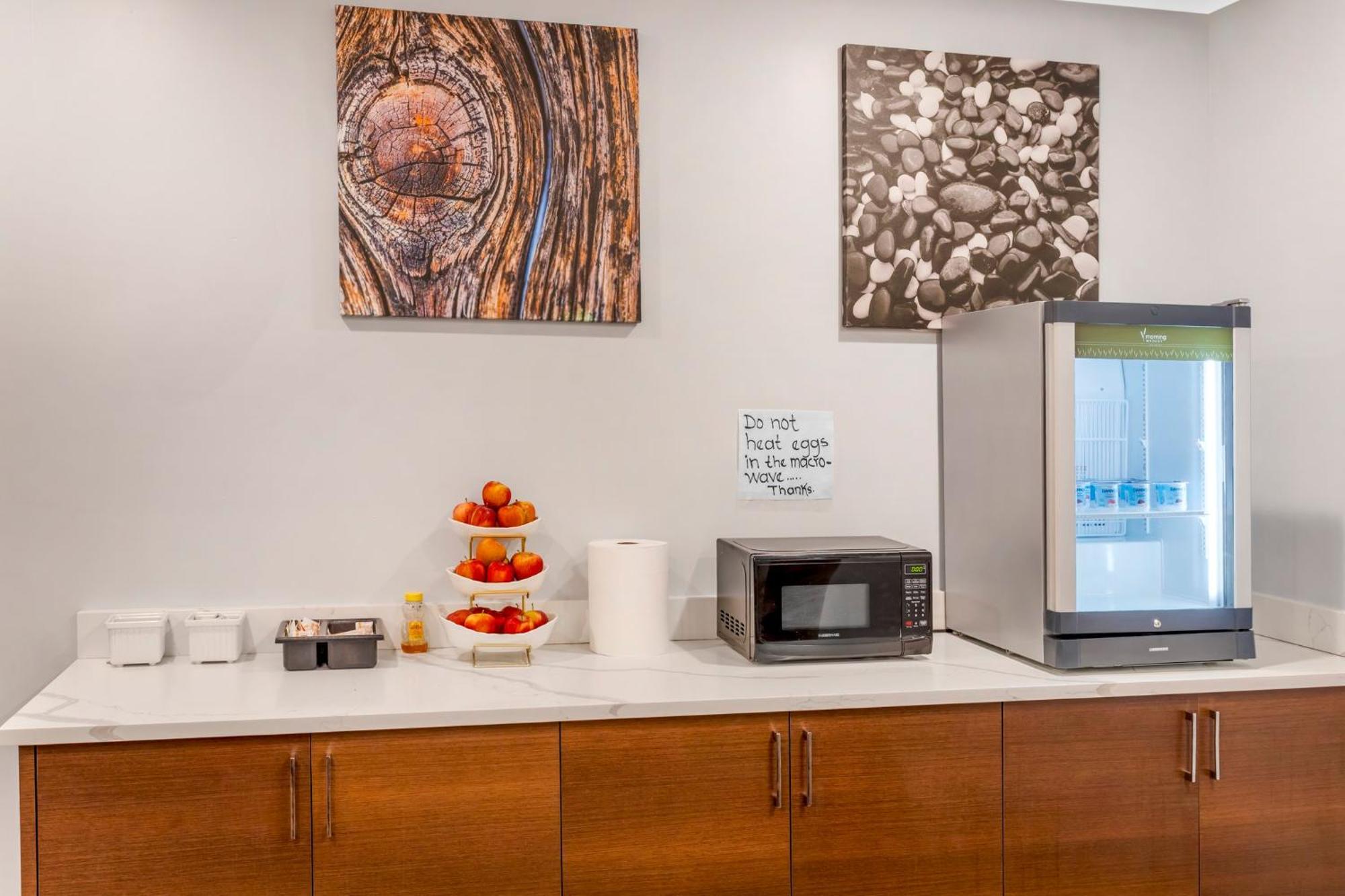 Red Roof Brooklyn - 3rd Ave 3*