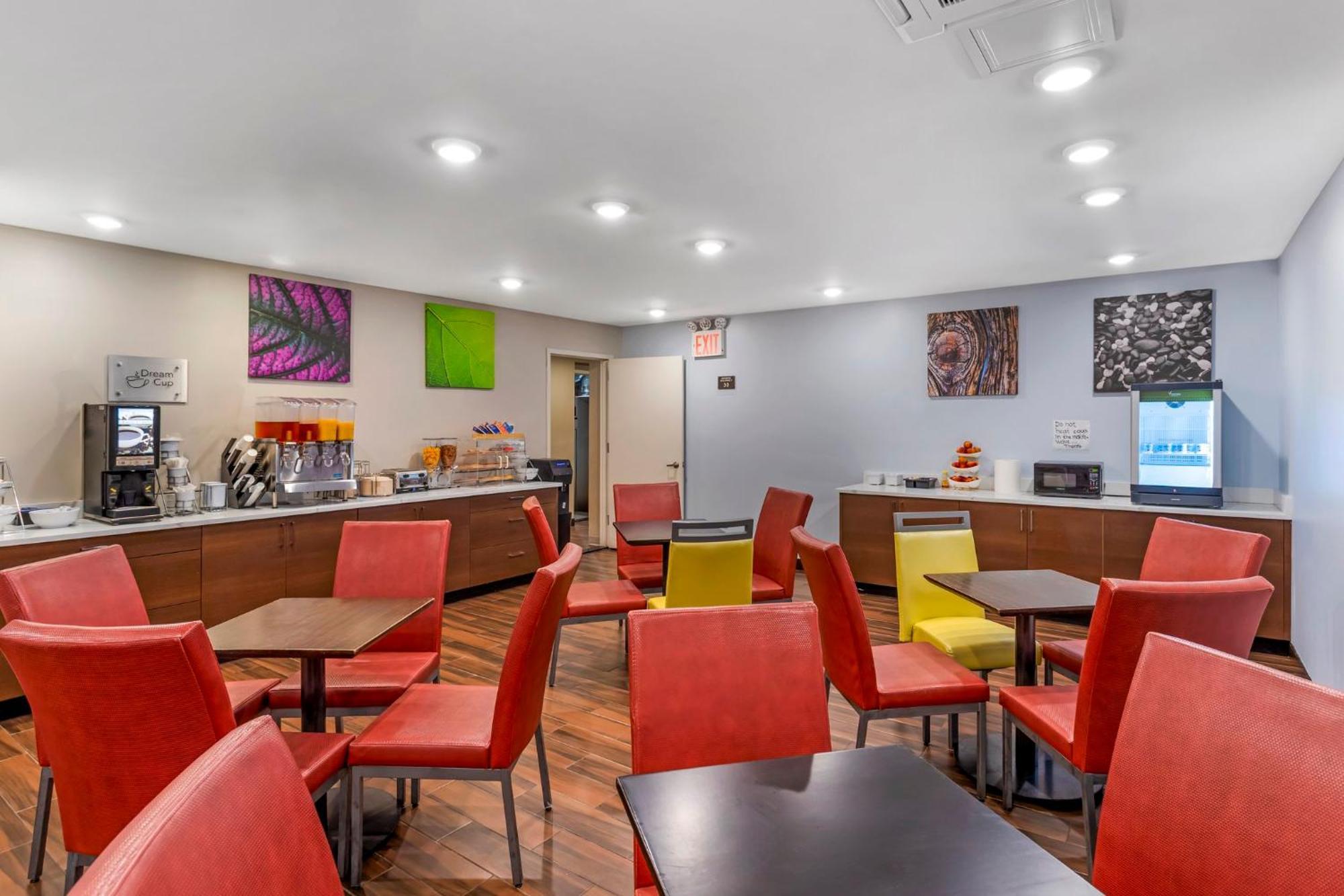 Red Roof Brooklyn - 3rd Ave Hotel 3*