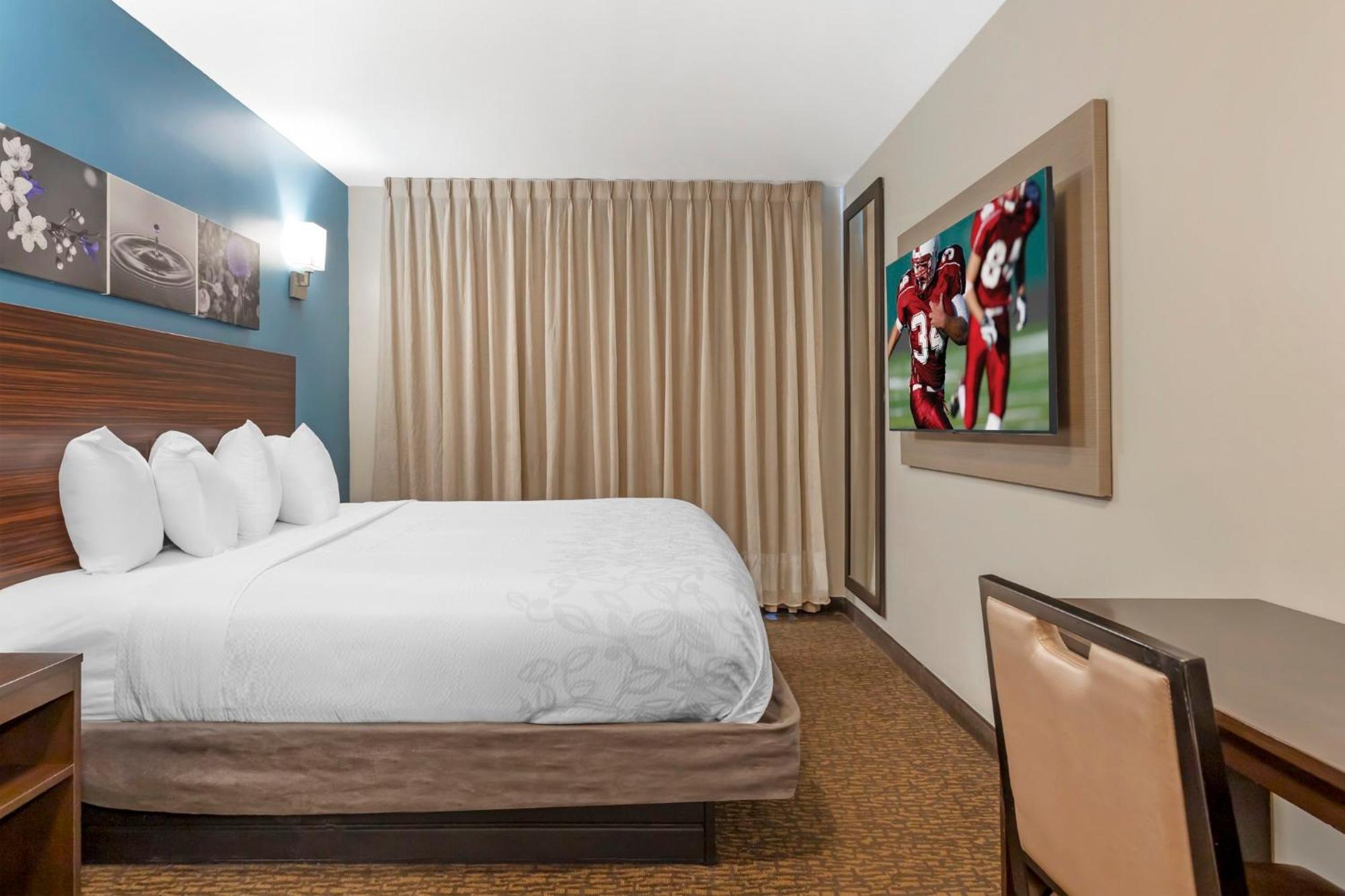 Red Roof Brooklyn - 3rd Ave