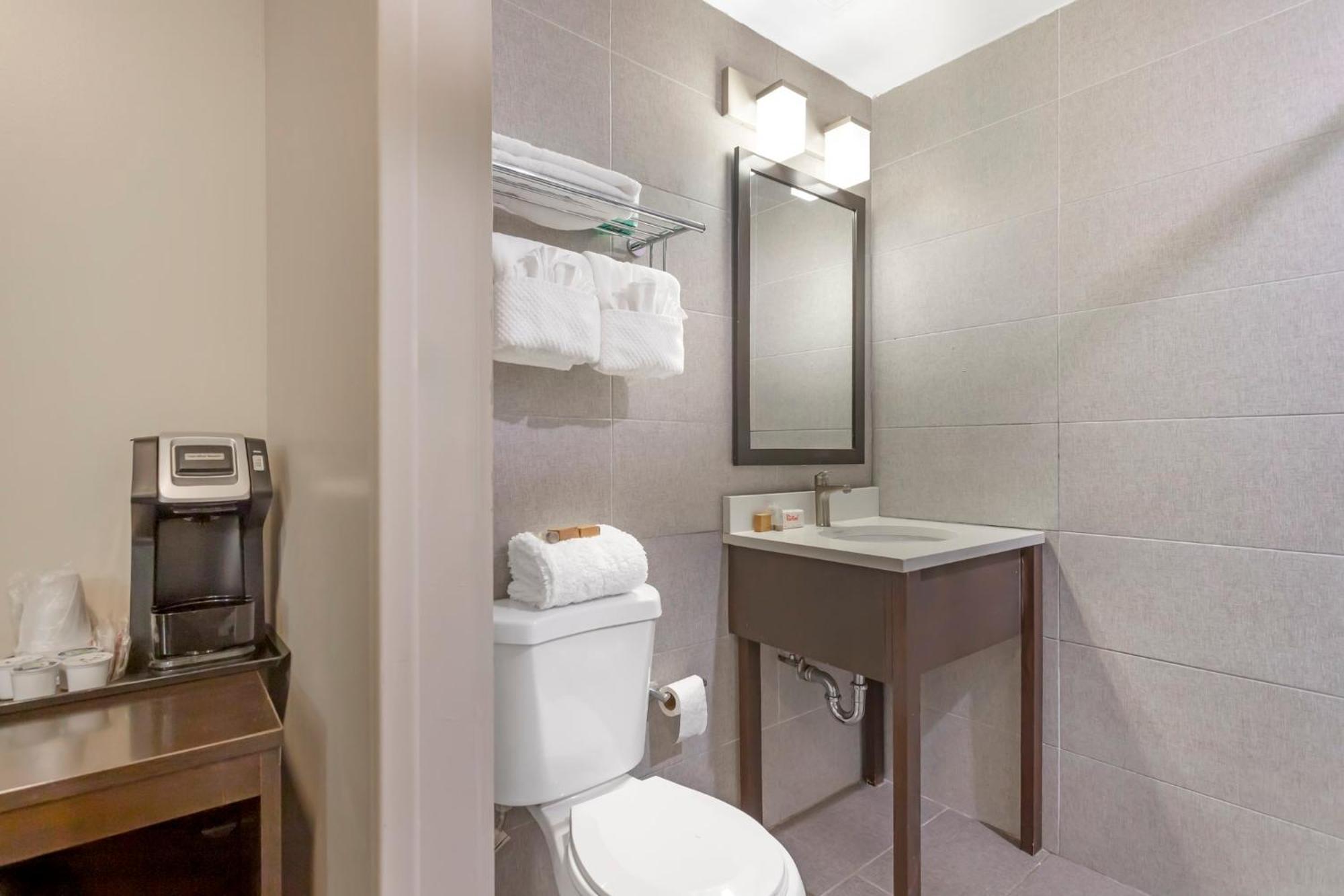 Red Roof Brooklyn - 3rd Ave Hotel New York