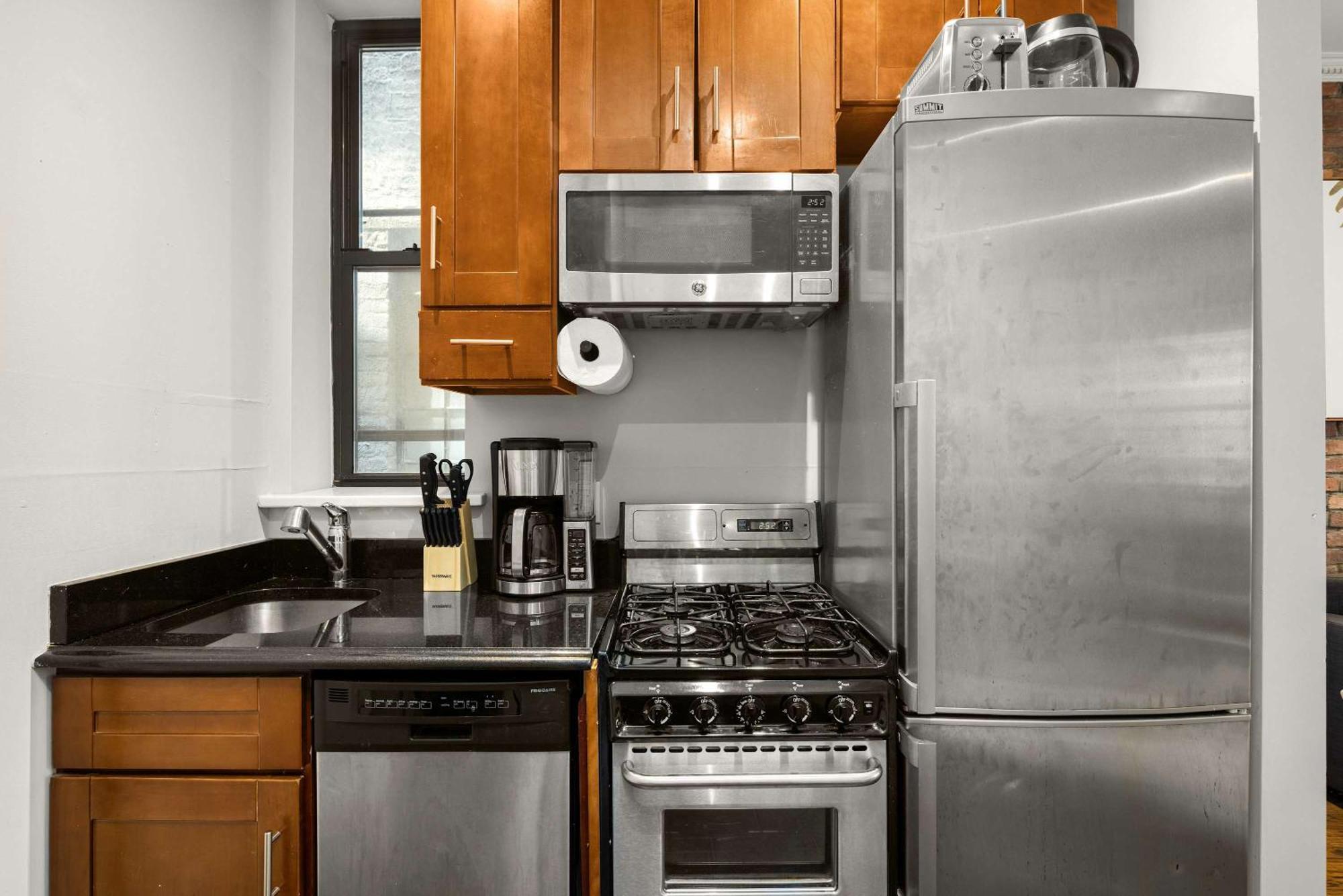 Stylish In Trendy East Village Apartment *