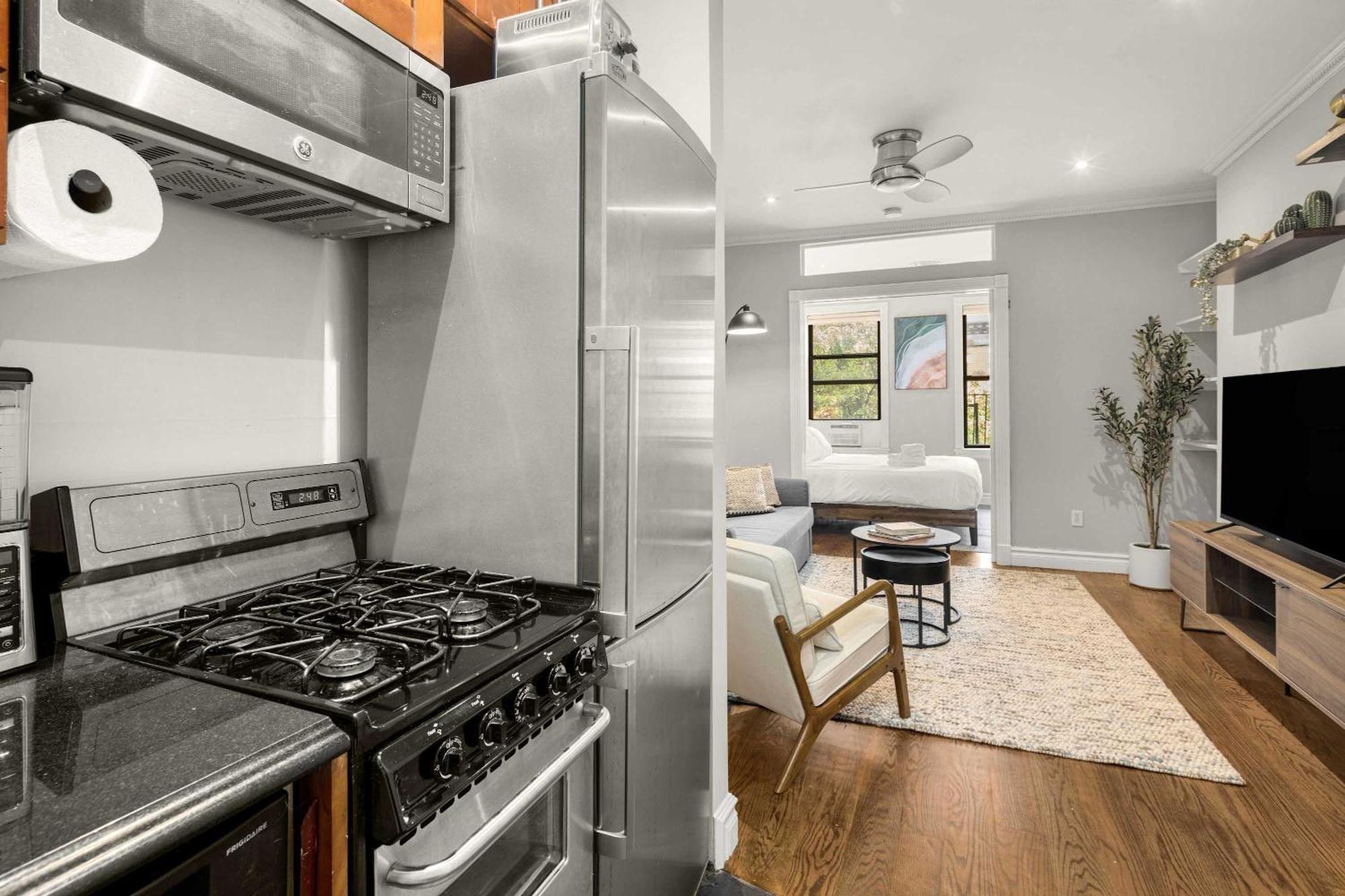 Stylish In Trendy East Village Apartment *