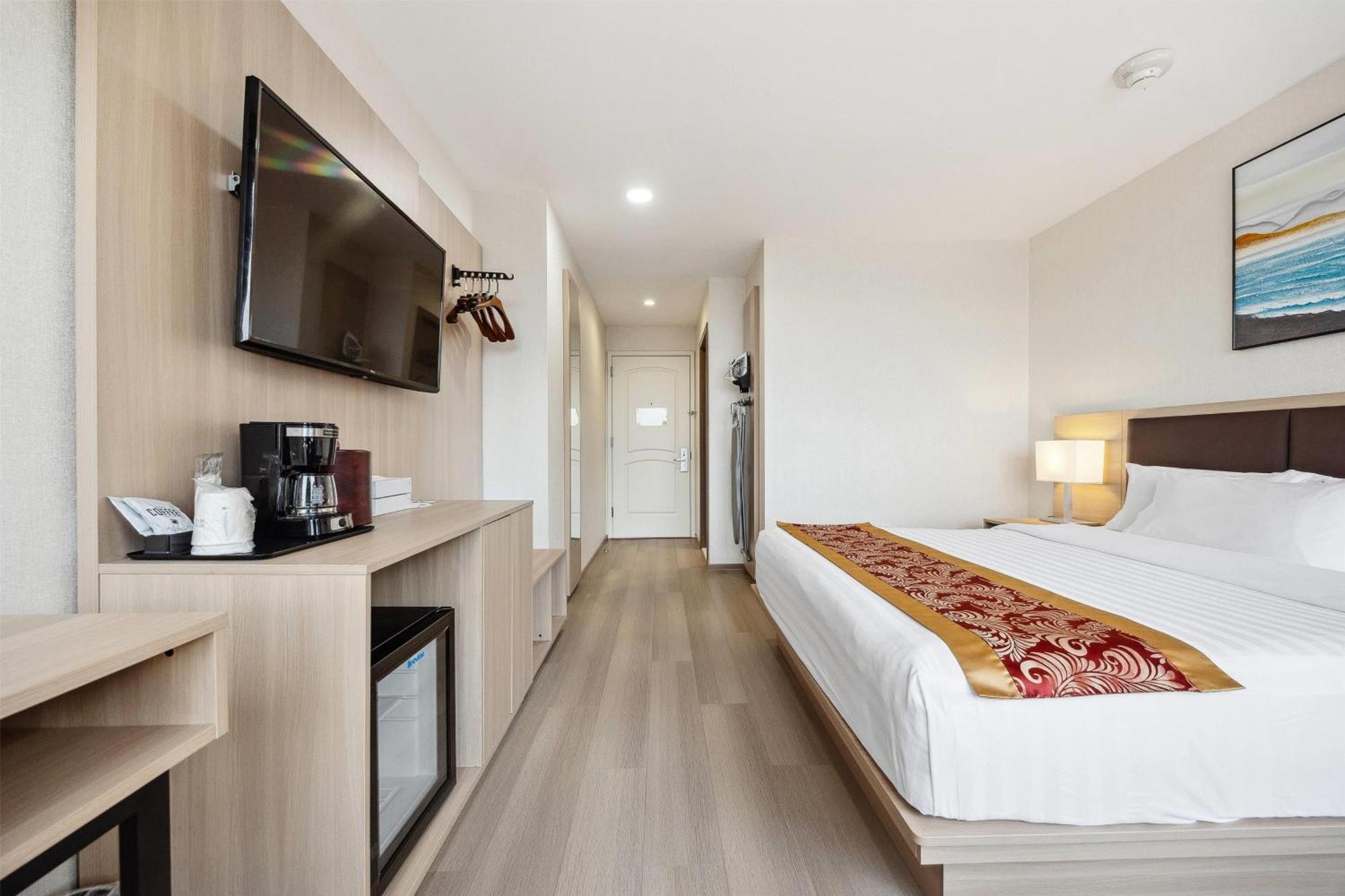 Ramada By Wyndham Flushing Queens New York