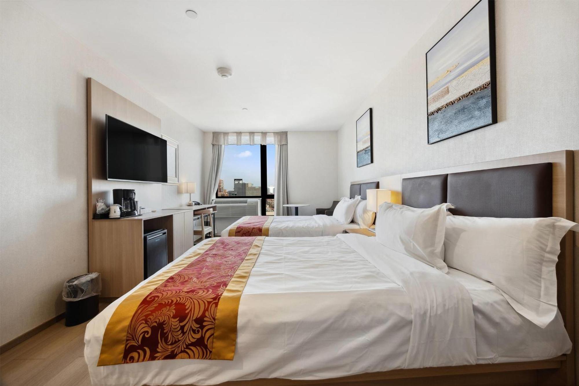 Hotel Ramada By Wyndham Flushing Queens 3*