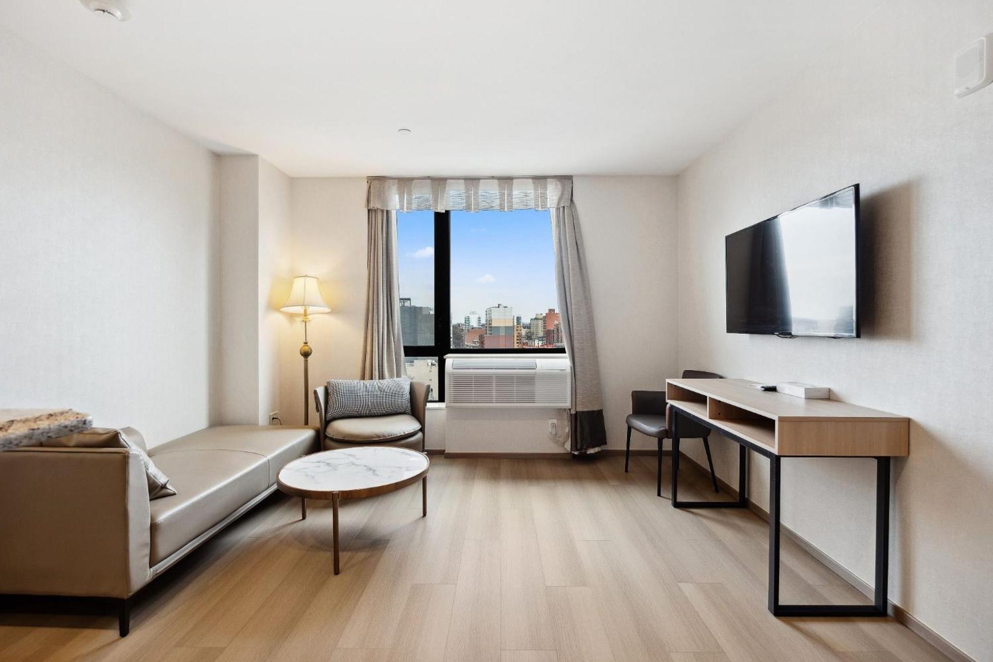 Hotel Ramada By Wyndham Flushing Queens 3*