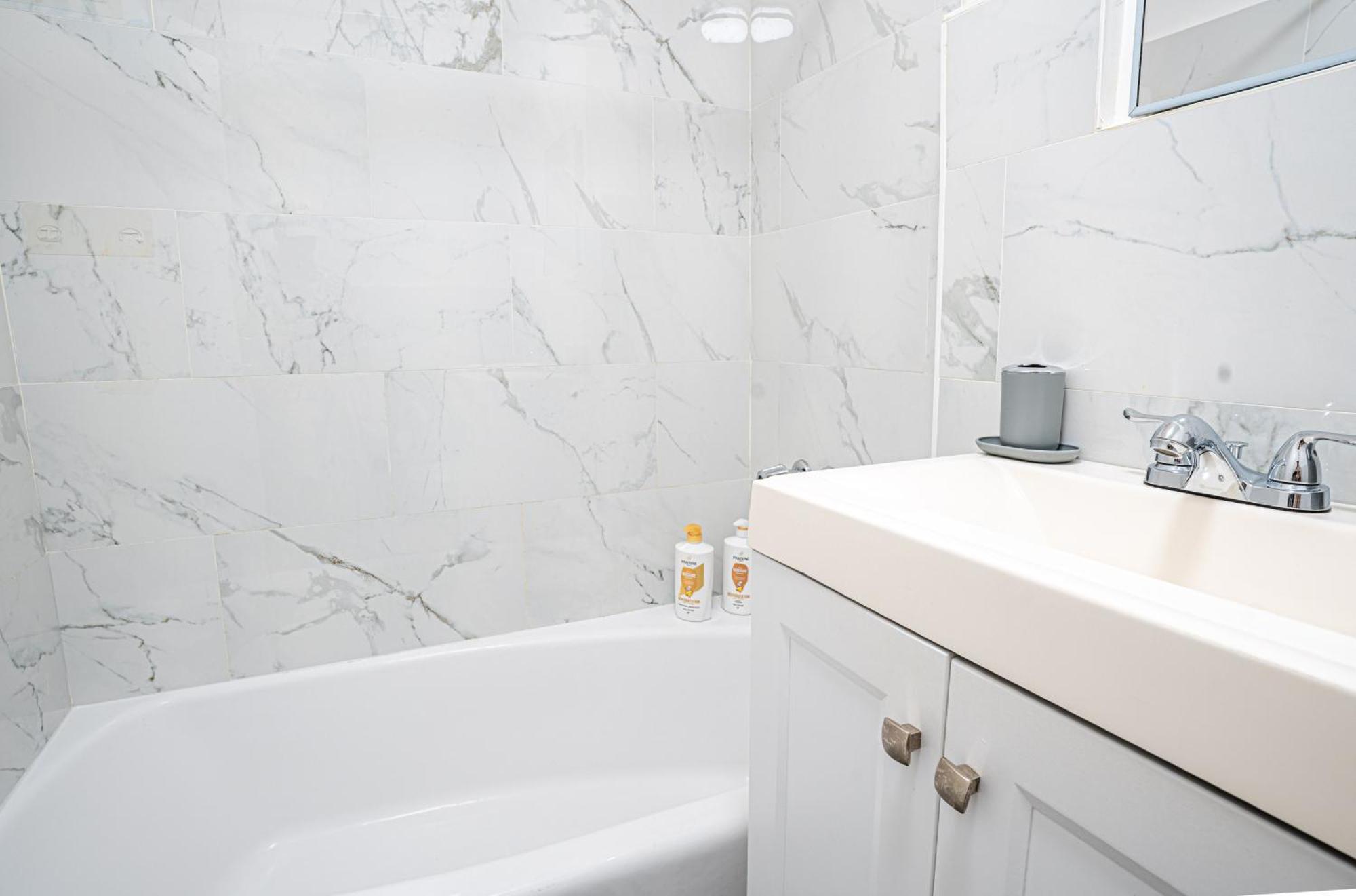 Apartment Chic 2bd Upper East Side Retreat