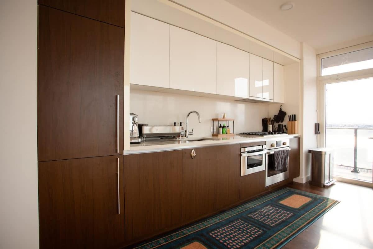 Modern Designer Stunning Hudson Views Corner Unit Apartment New York