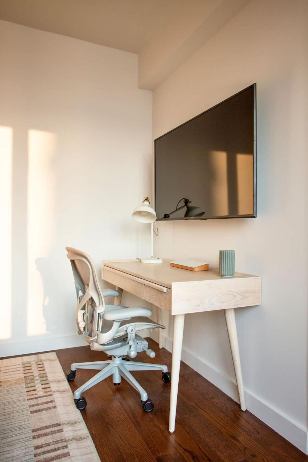 Modern Designer Stunning Hudson Views Corner Unit *