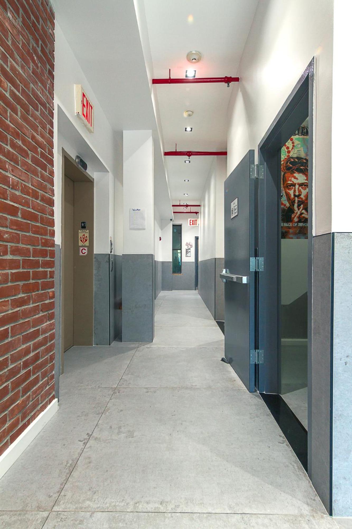 Ny Moore Hostel *