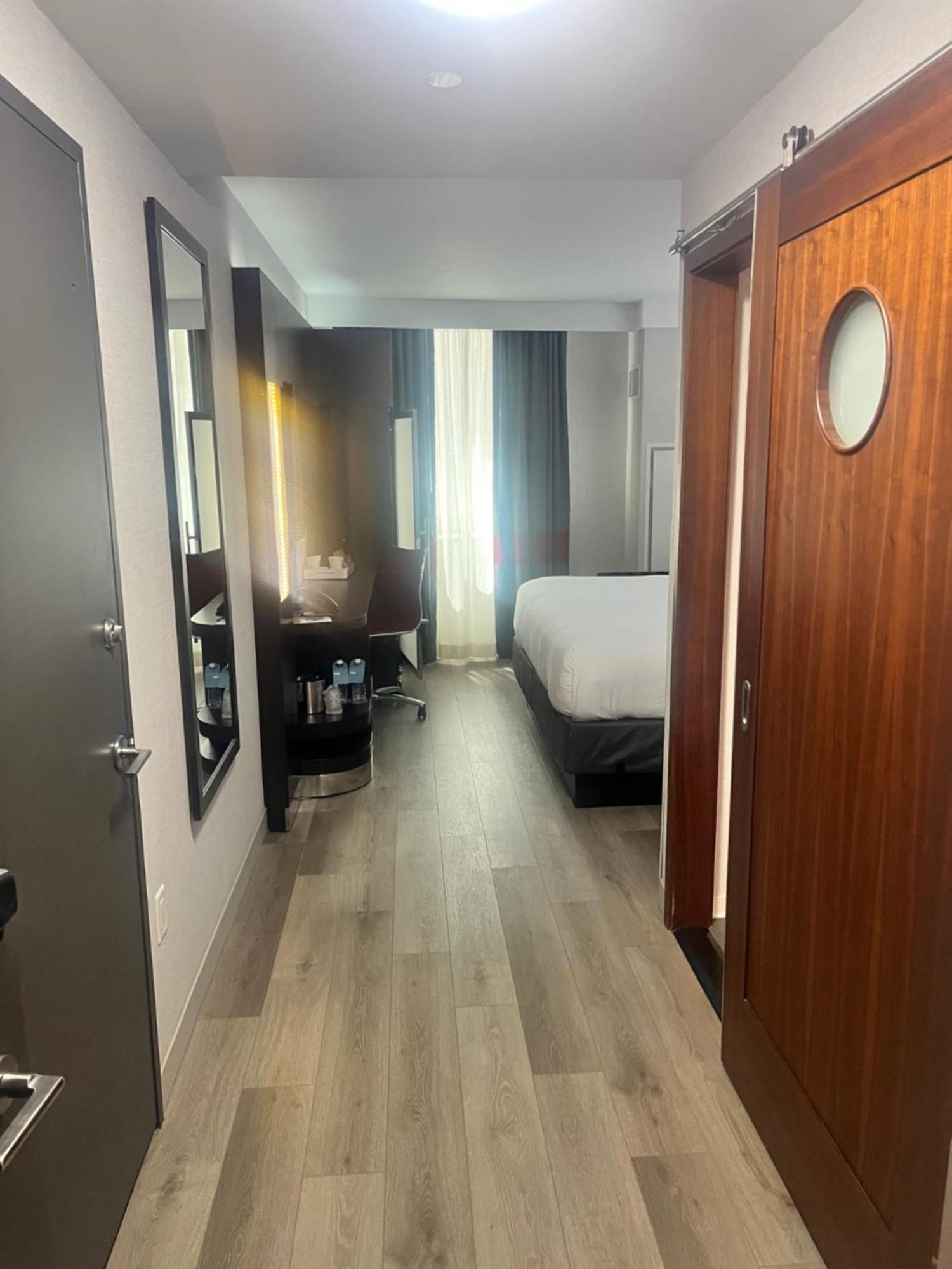 Four Points By Sheraton Downtown 3*