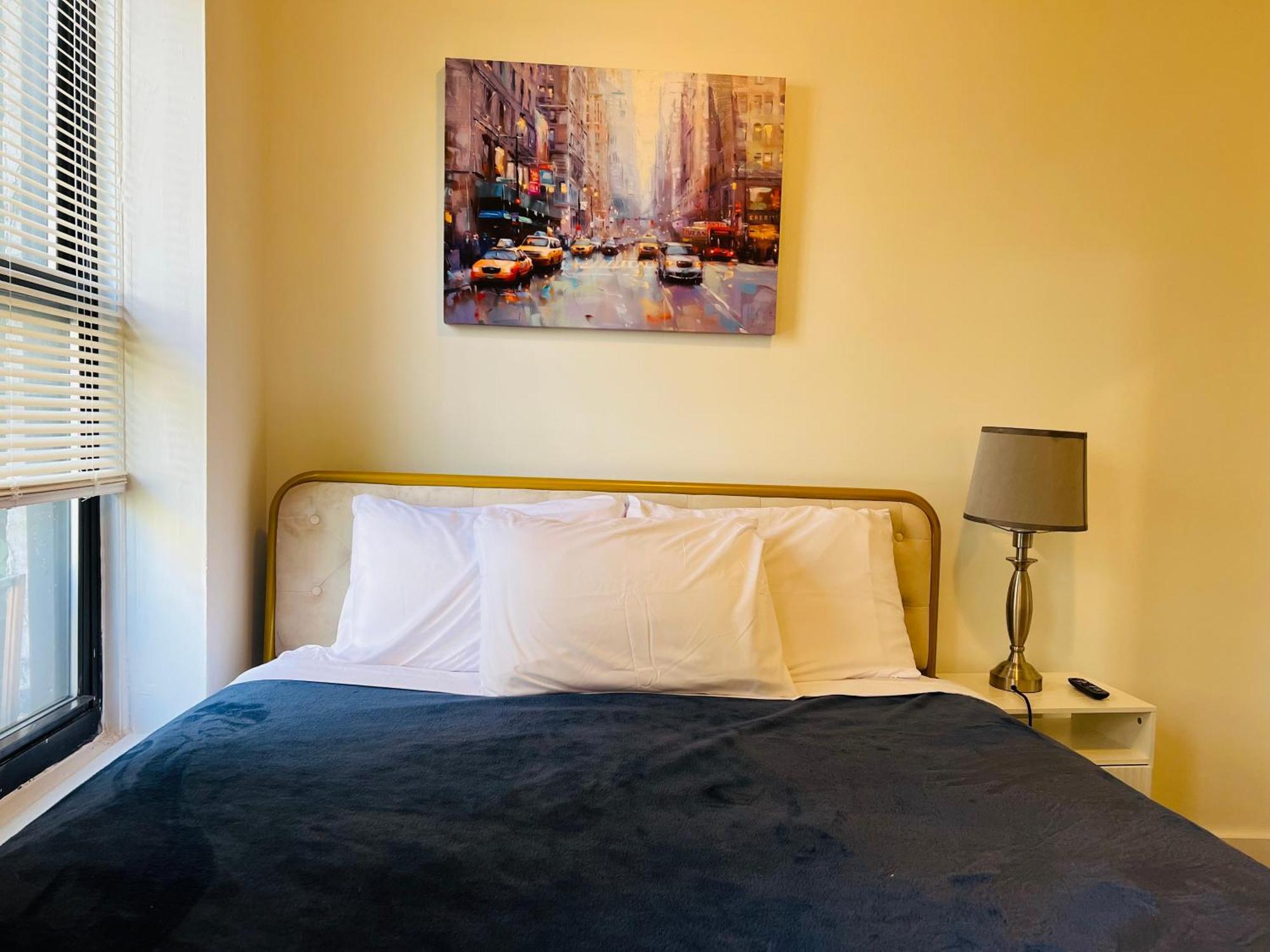 The Manhattan On 48th Apartment *