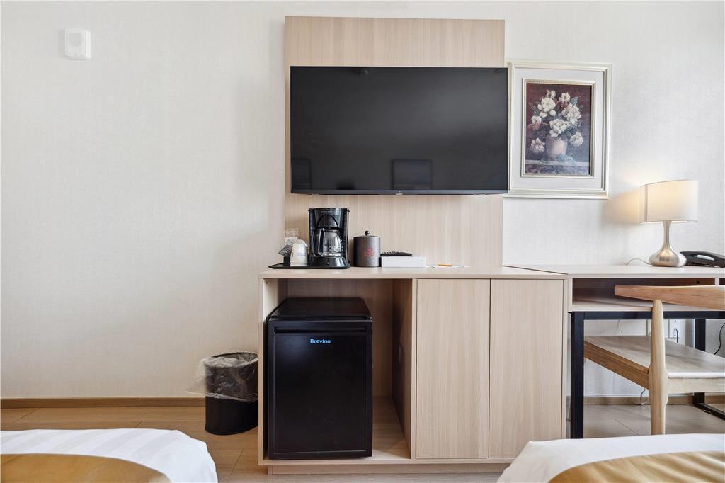 Ramada By Wyndham Flushing Queens Hotel