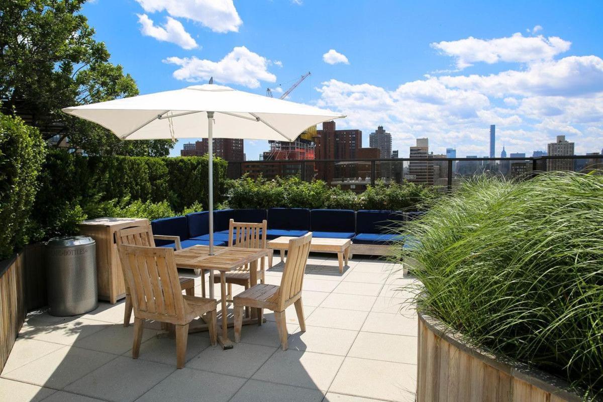 Luxury 2 Bed 2 Bath Unit In Prime Location Of Nyc Apartment