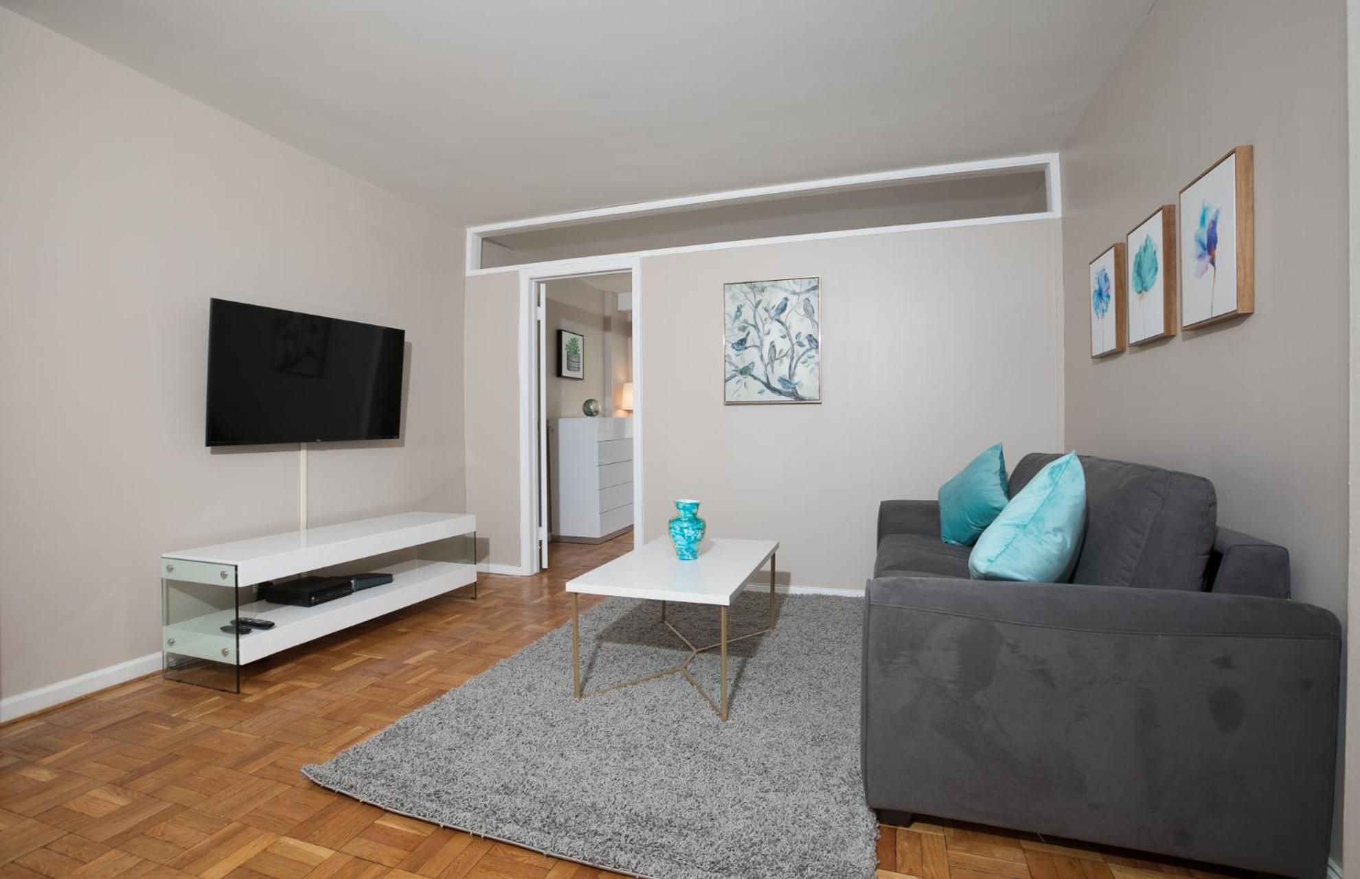 2 Bed Ideally Located In Ues Of Manhattan Apartment *