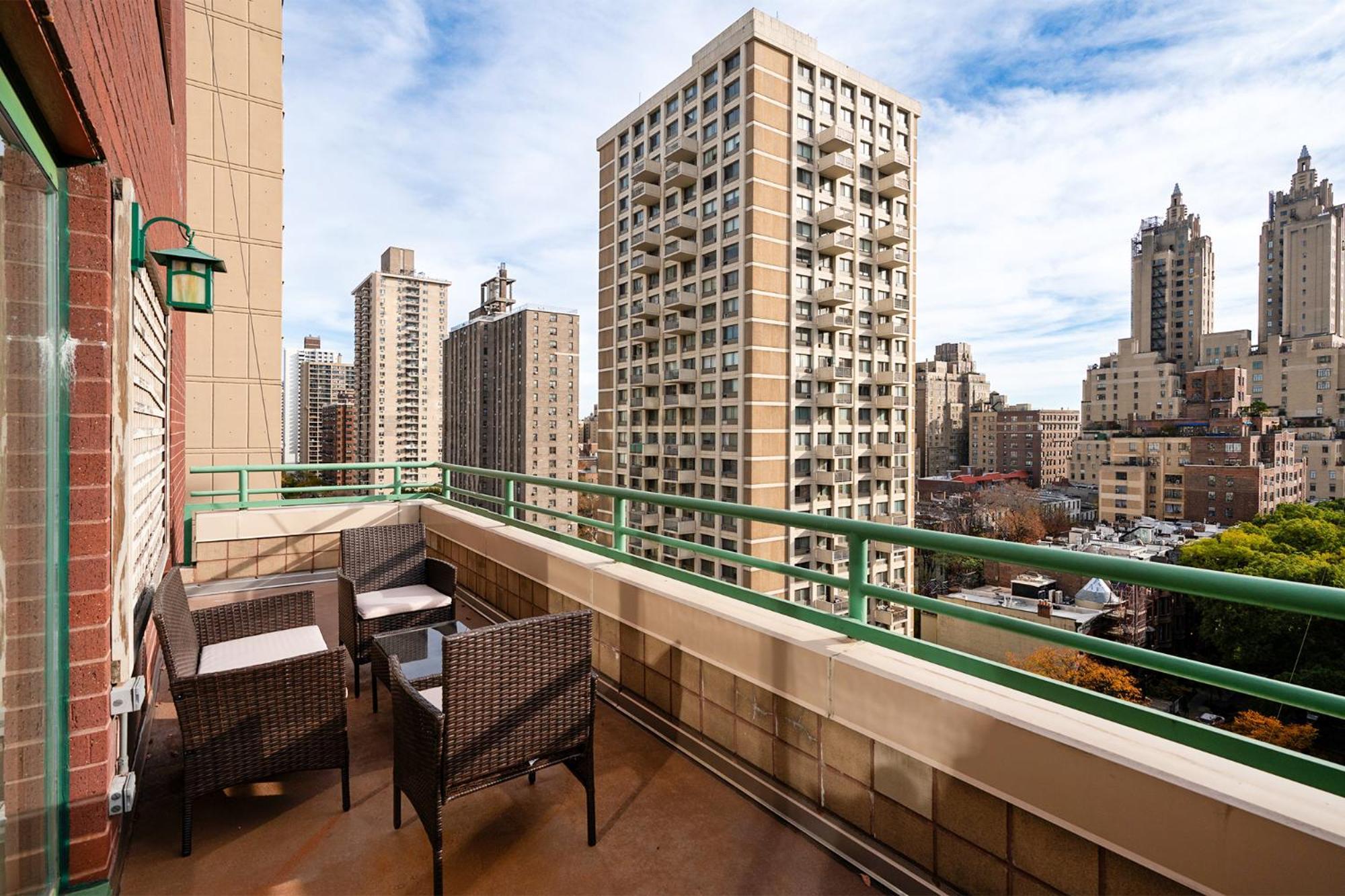 Contemporary 2 Bed 2 Bath Bright And Sunny New York