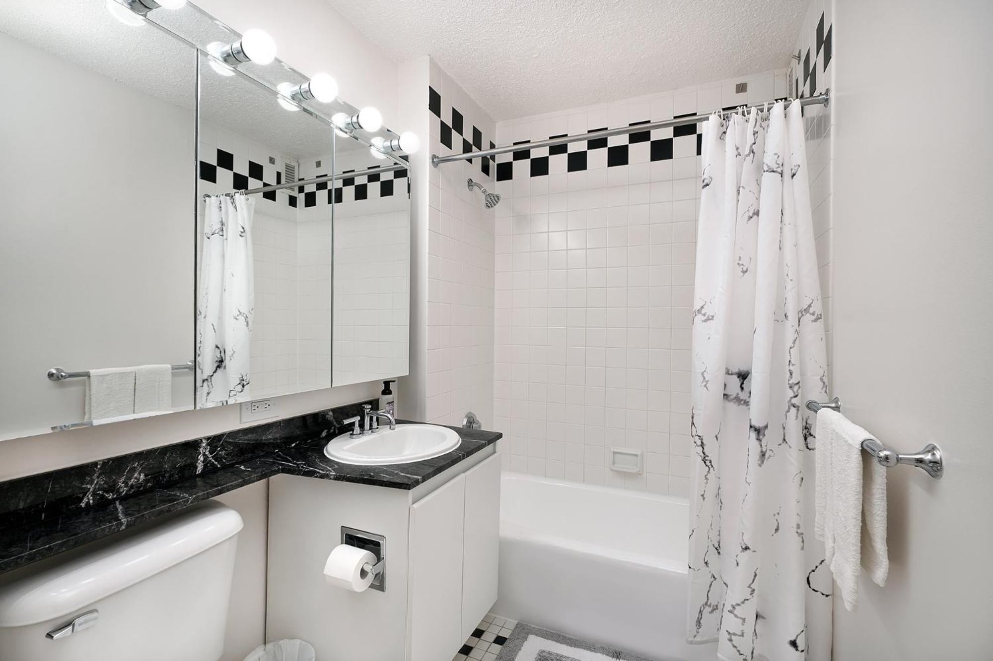 Stunning For 4 2 Bedrooms 2 Bath * New York