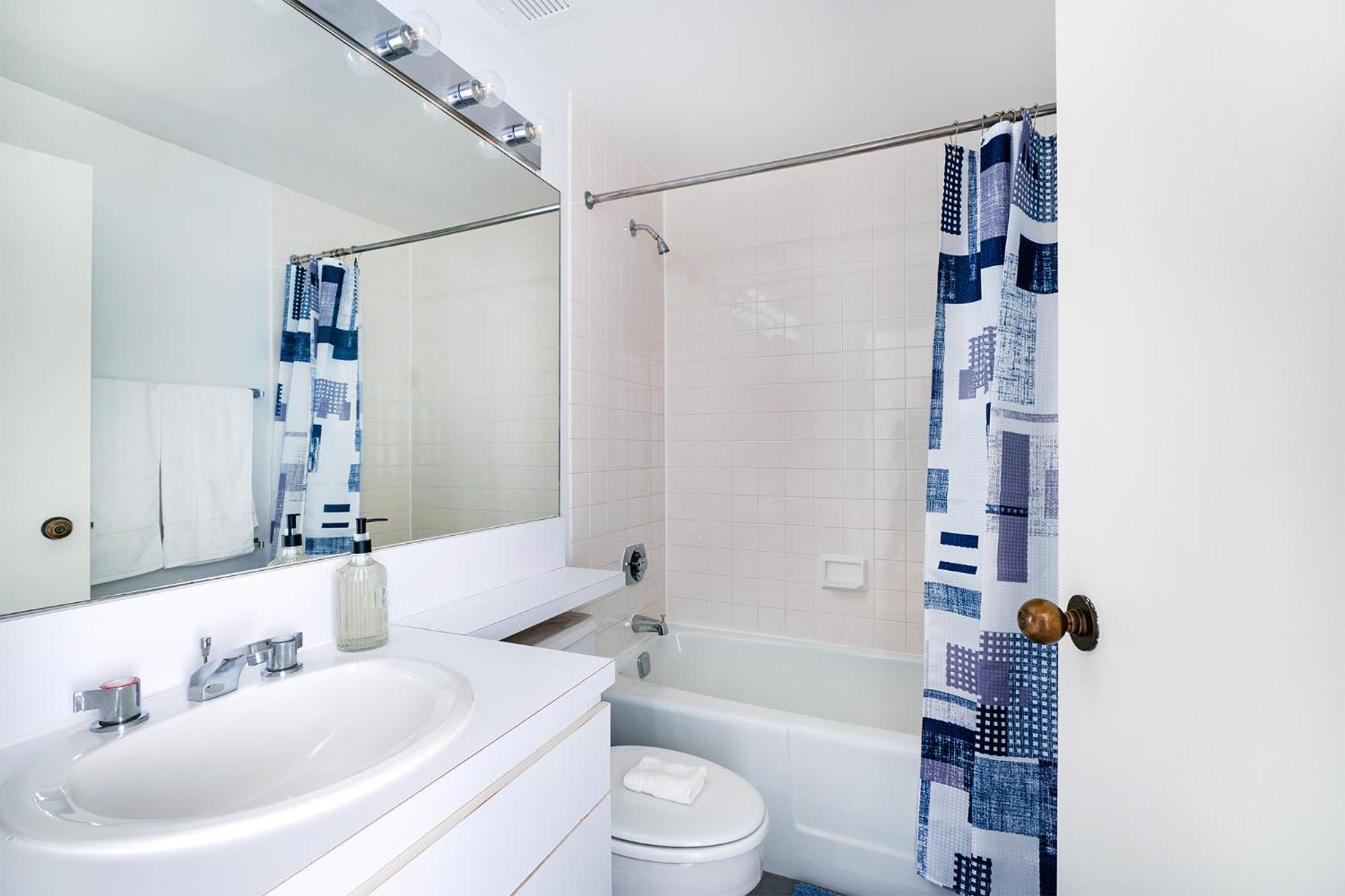 Sunny 3 Bedroom 1 Bath In Nyc Apartment *