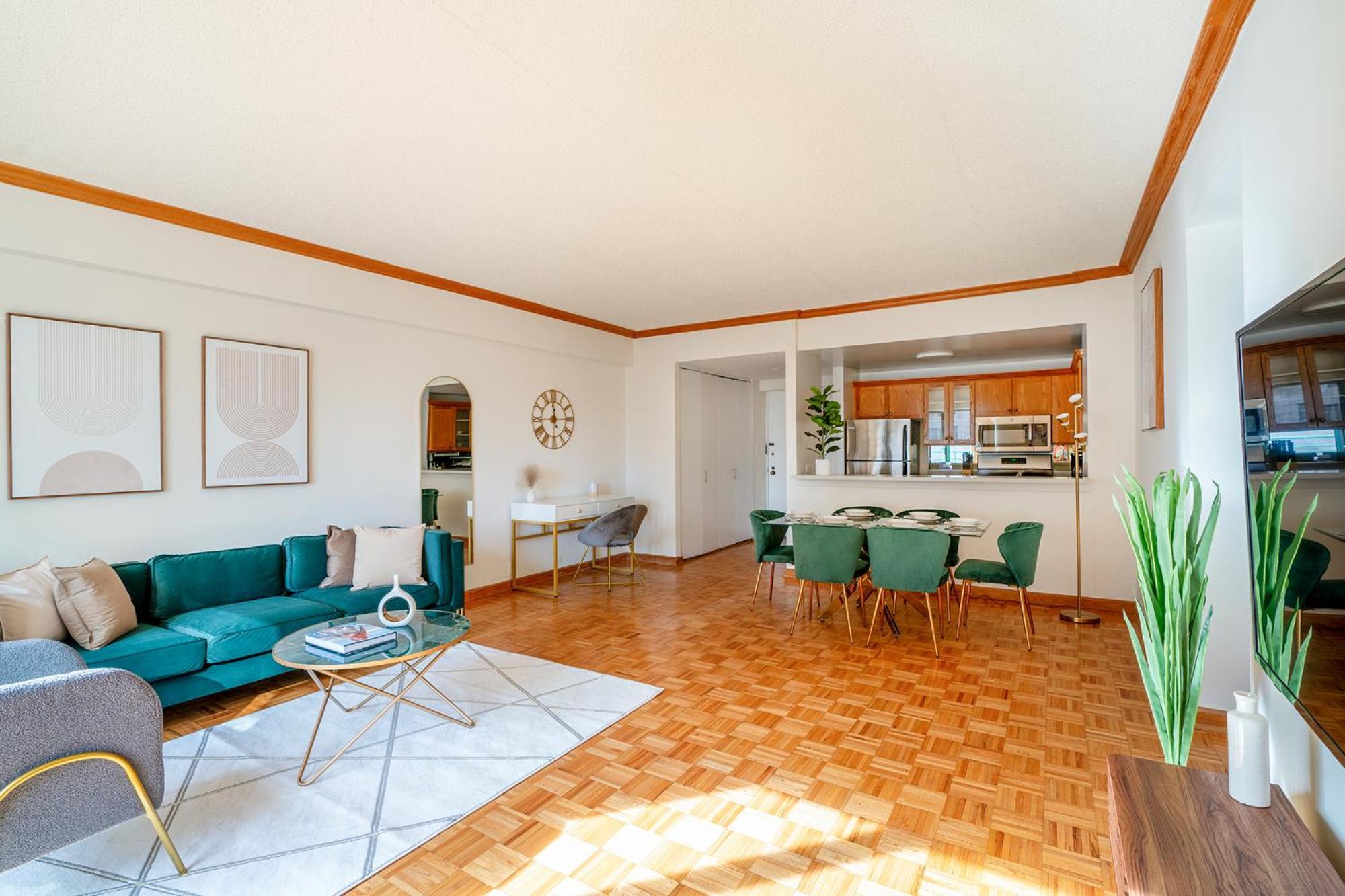 Contemporary 2 Bed 2 Bath Bright And Sunny New York