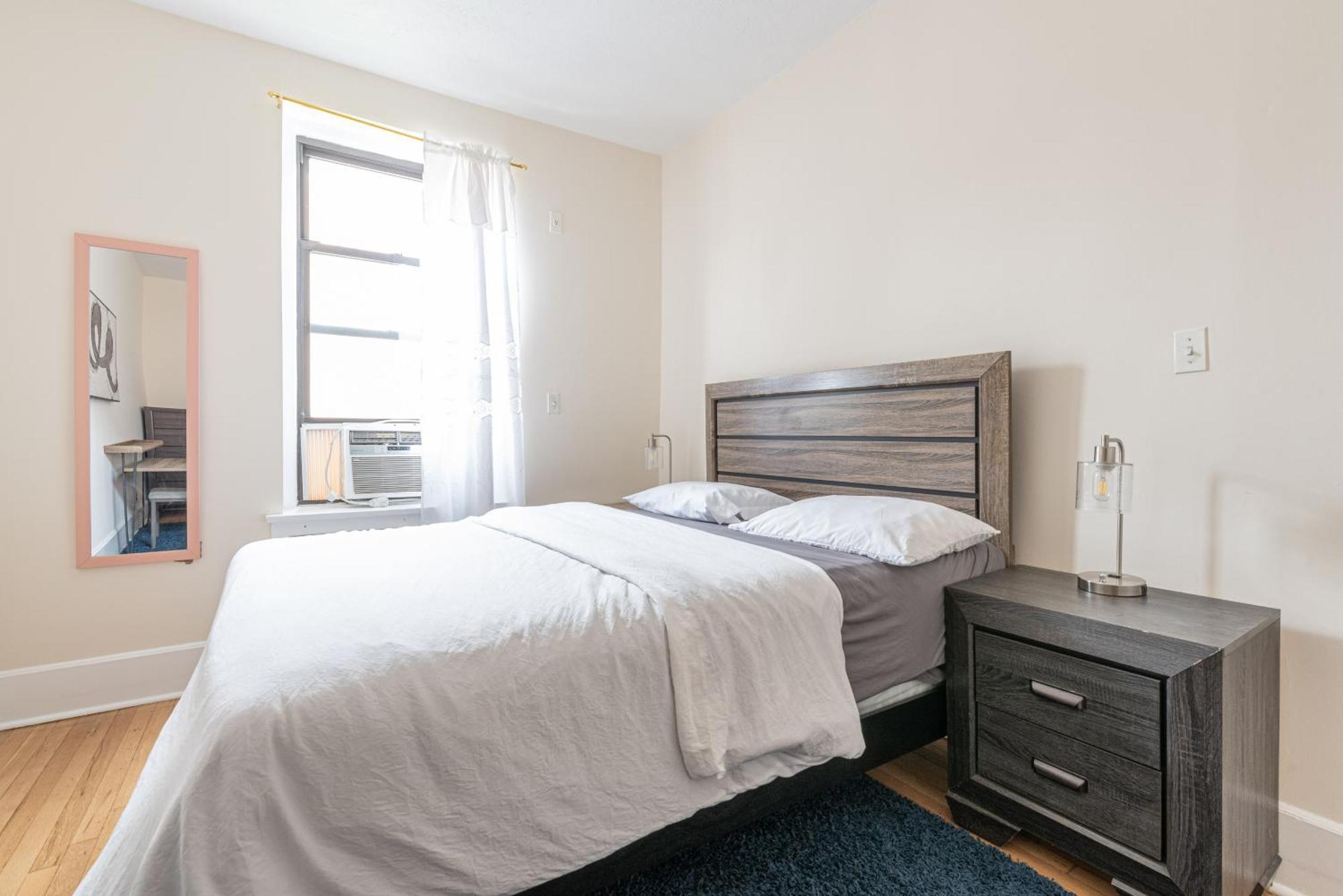5 Bedroom 2 Bath Full Floor Midtown * New York