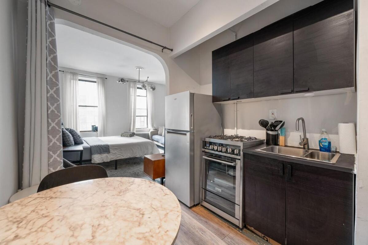 Cozy 2br In Nyc! Lenox Hill!, June To Aug 90 Days Required Apartment New York